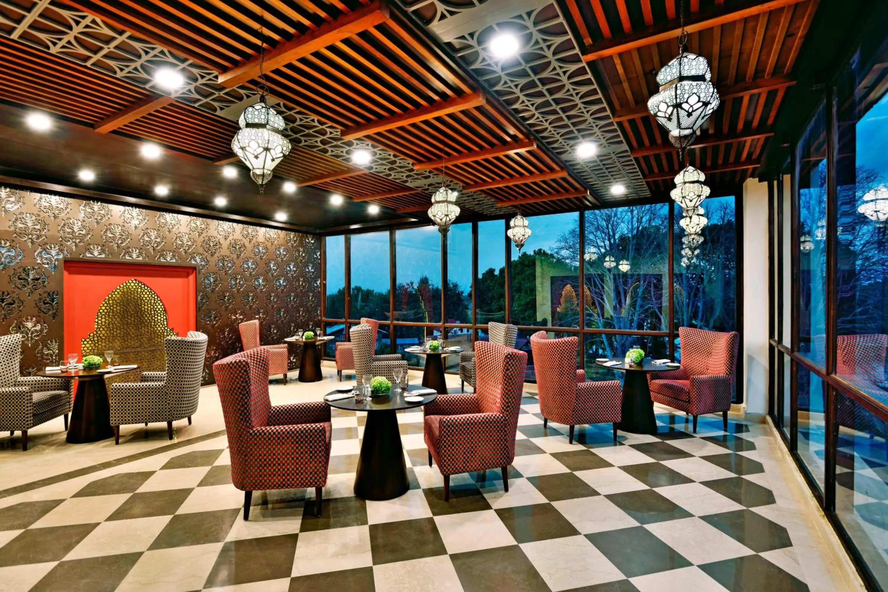 Lounge or bar in Four Points by Sheraton Srinagar
