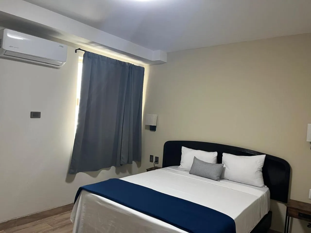 Bedroom, Bed in Hotel Plaza del Arco - Monterrey