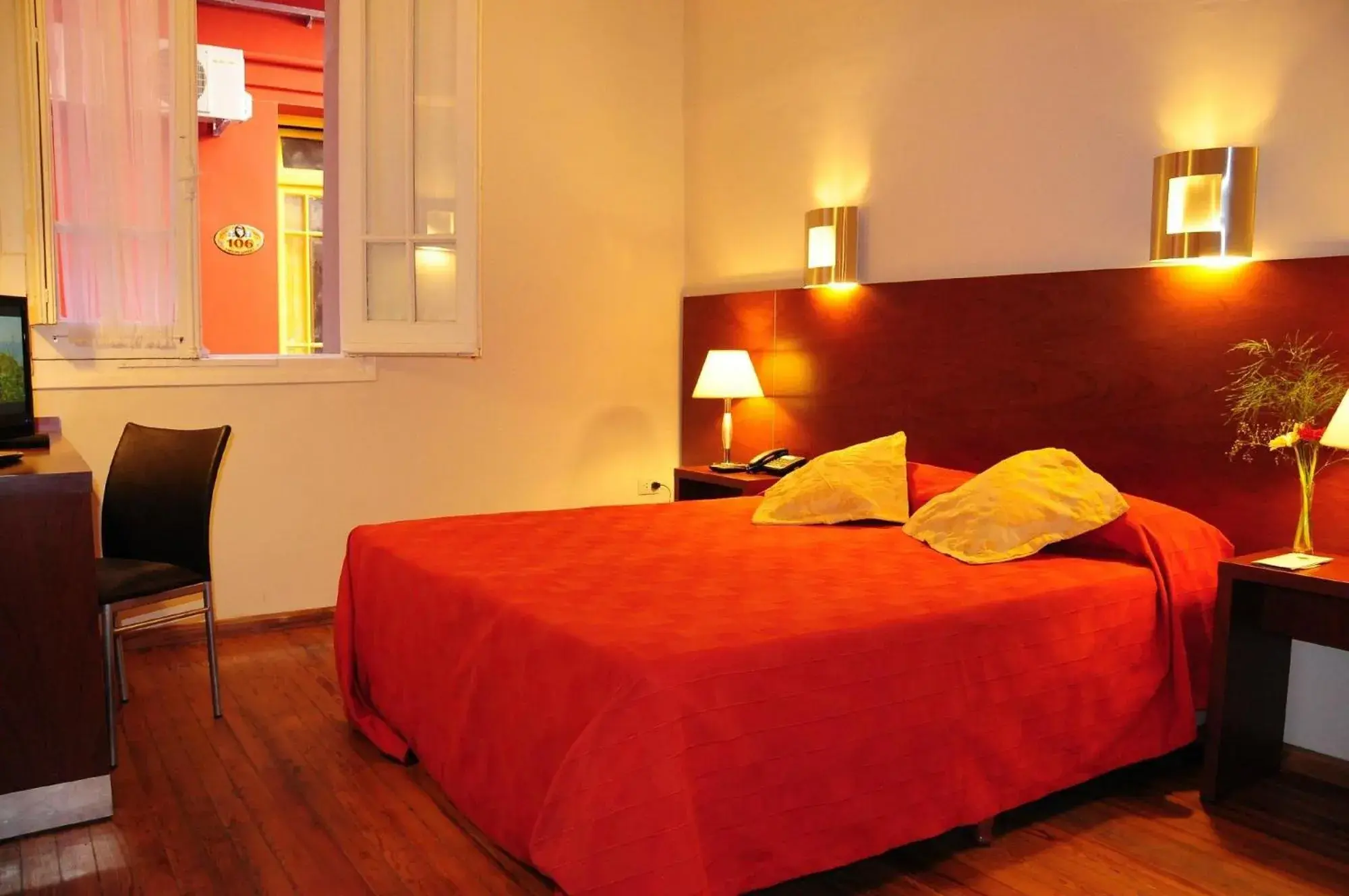 Photo of the whole room, Bed in Gran Hotel Victoria Cordoba Argentina Photo of the whole room, Bed in Gran Hotel Victoria Cordoba Argentina