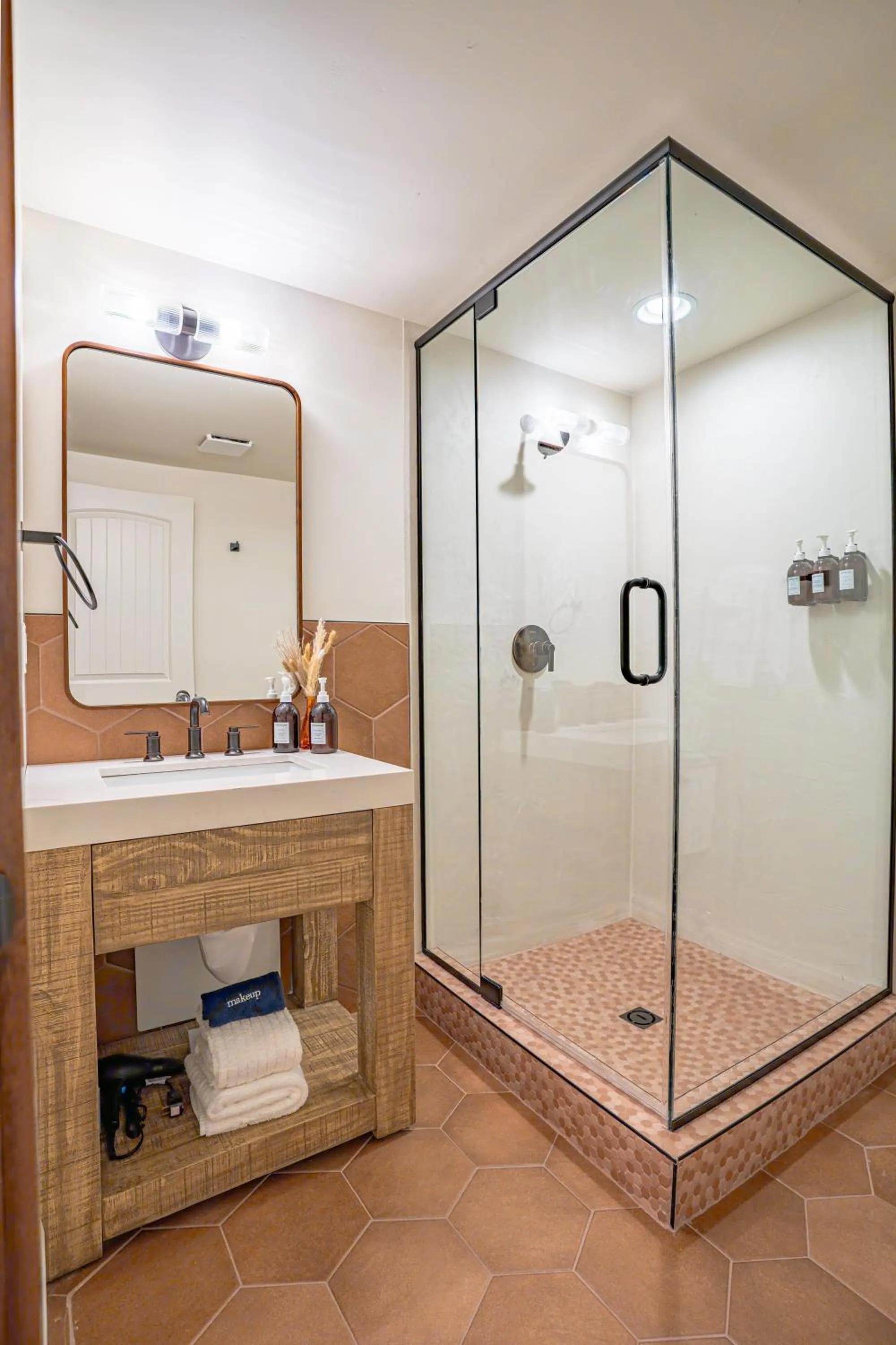 Shower in Petty Ranch Inn