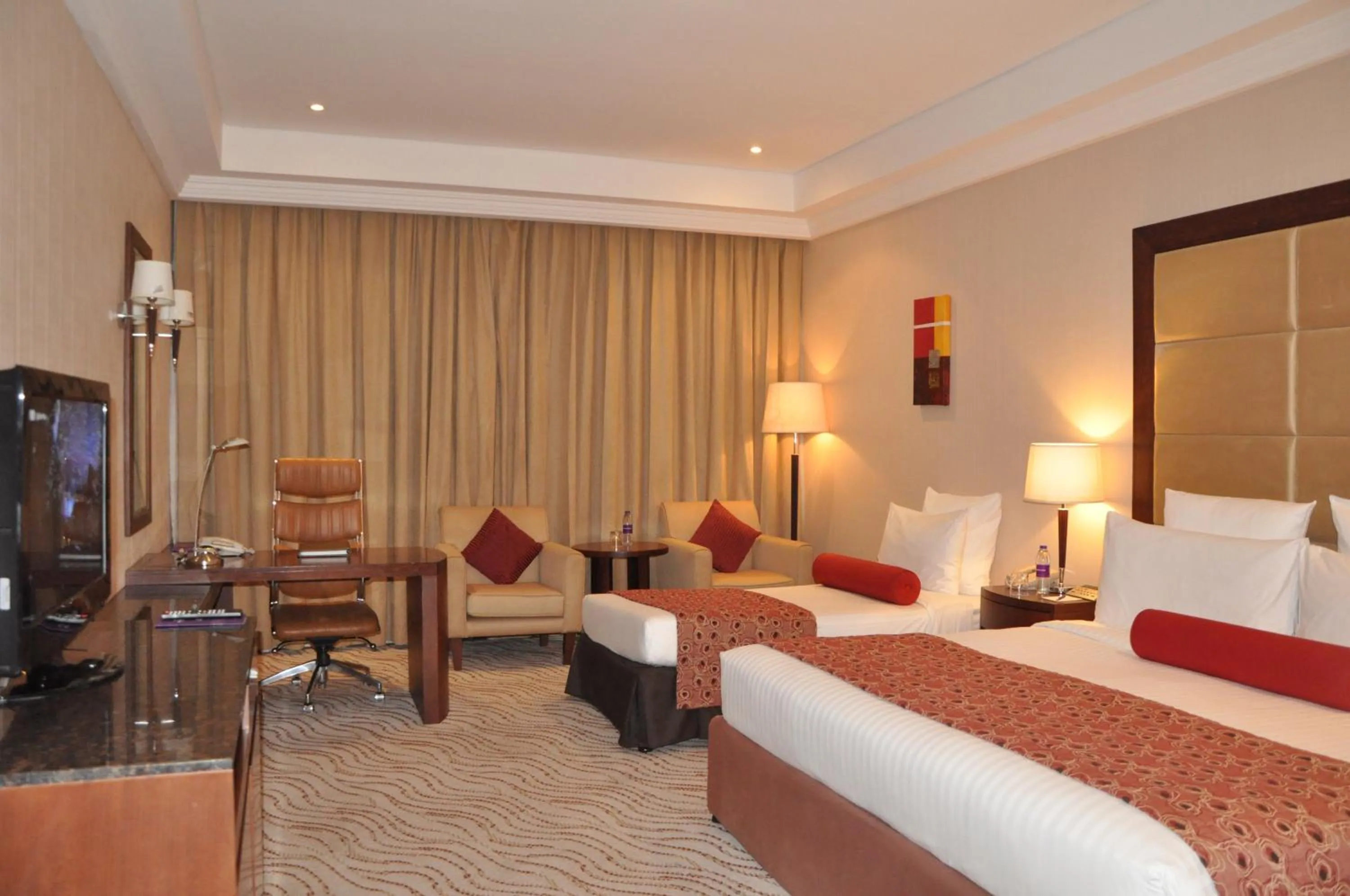 Photo of the whole room, Bed in Park Regis Kris Kin Hotel