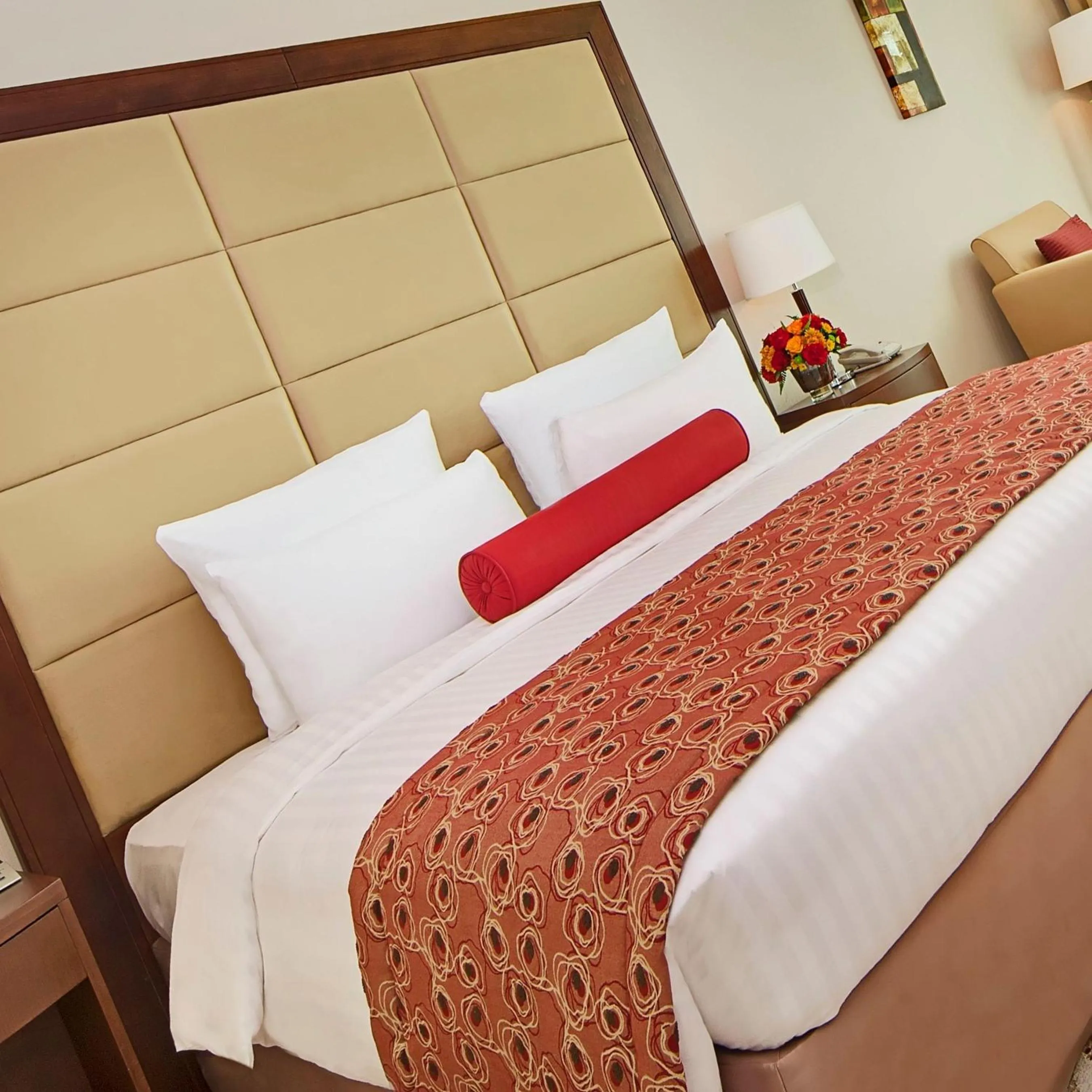 Bed in Park Regis Kris Kin Hotel