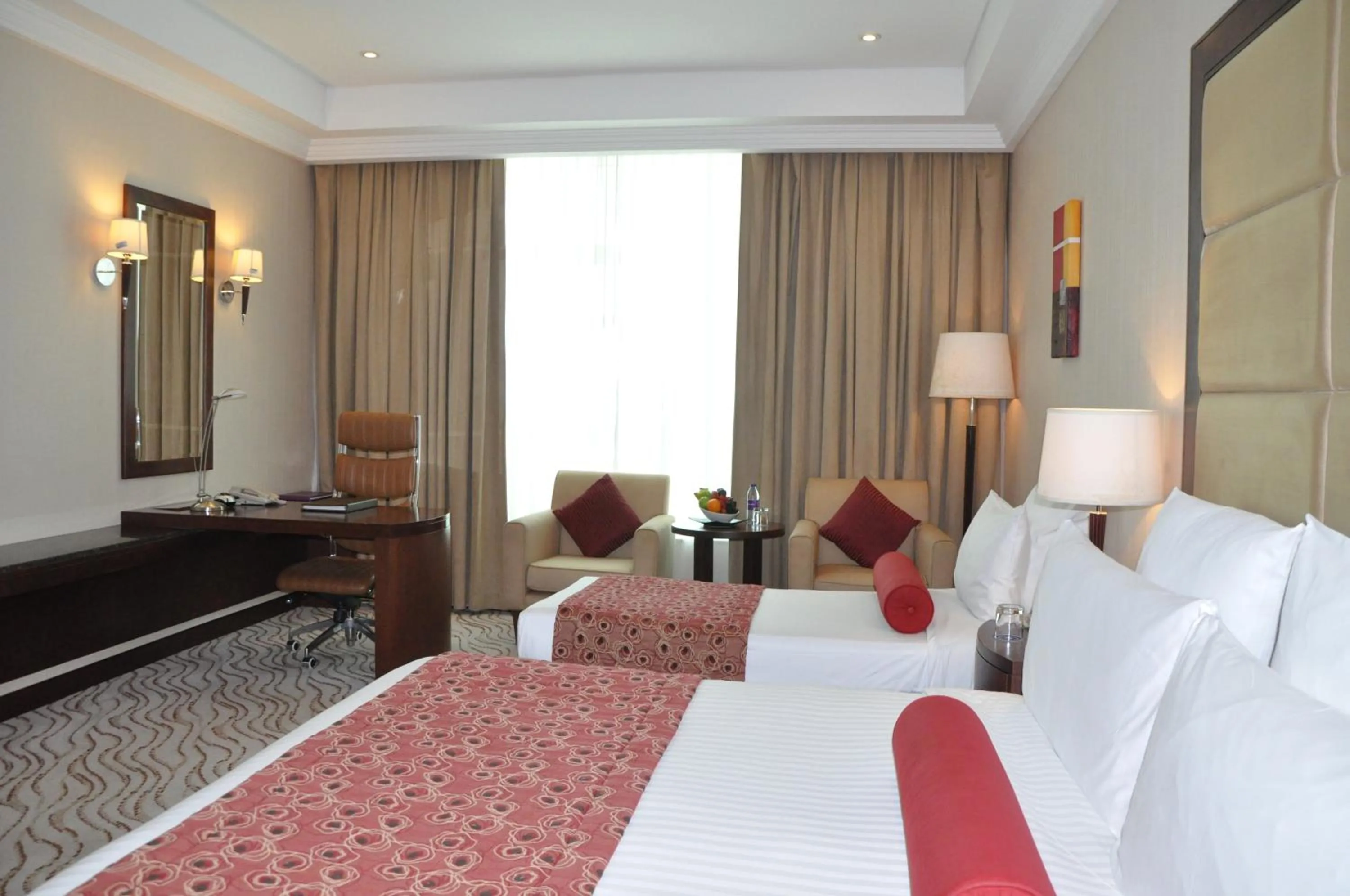 Bed in Park Regis Kris Kin Hotel