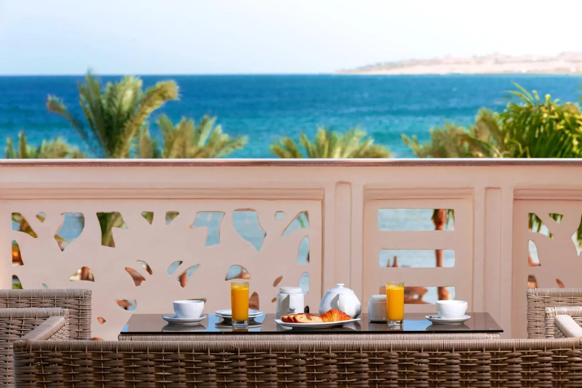 Suite with Sea and Pool View in Pickalbatros Palace - Aqua Park Hurghada Suite with Sea and Pool View in Pickalbatros Palace - Aqua Park Hurghada
