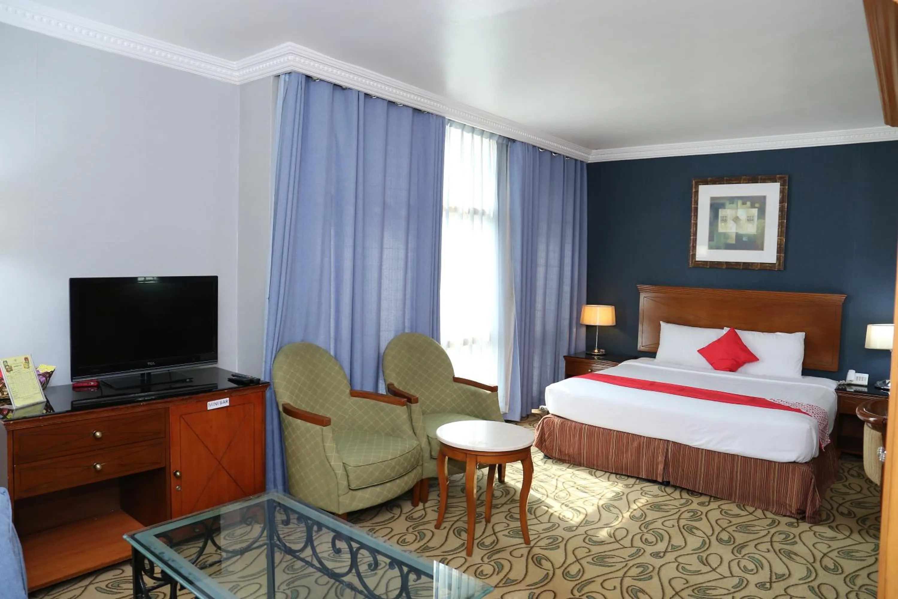 Photo of the whole room, Bed in City Plaza Hotel