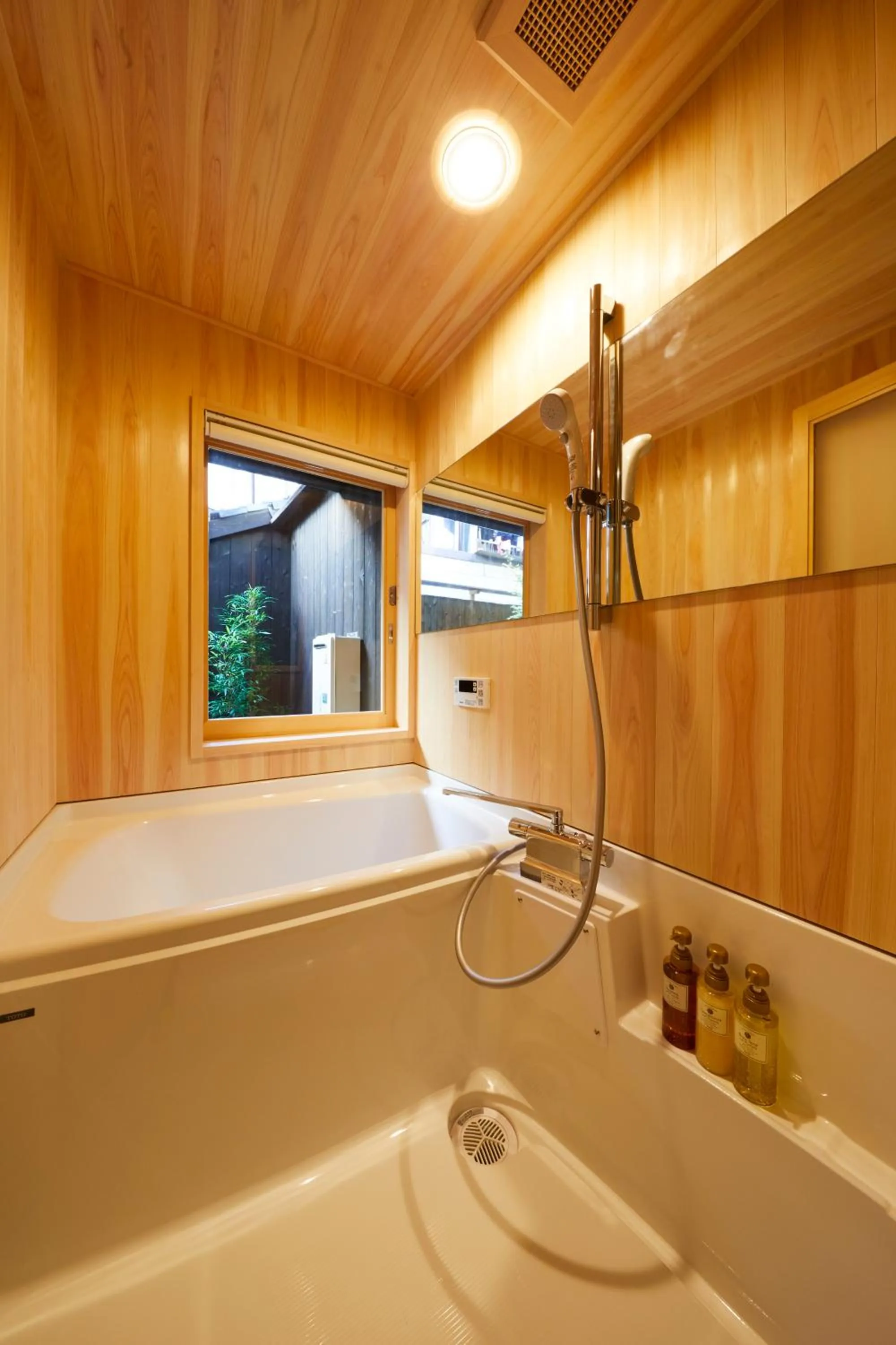 Shower in Rinn Gojomibugawa East