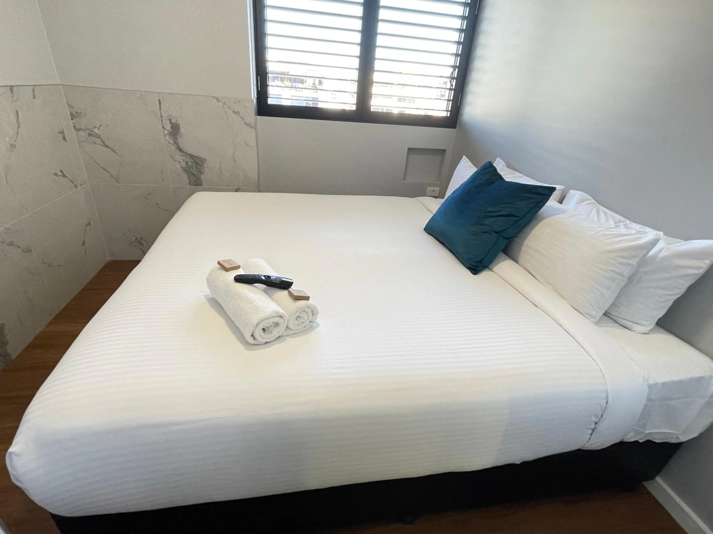 Bed in Honeysuckle Executive Apartments