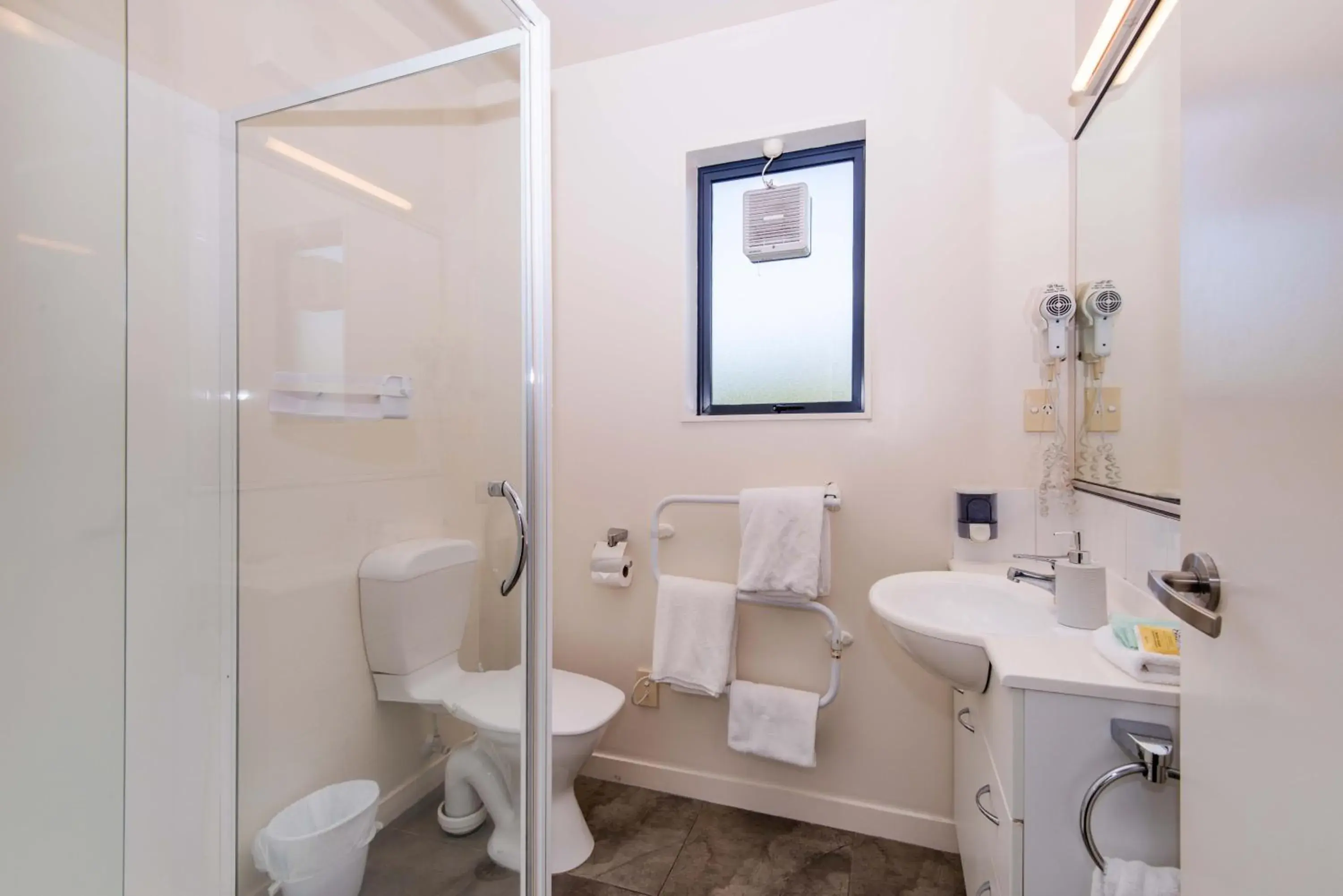 Shower in 298 Westside Motor Lodge Shower in 298 Westside Motor Lodge