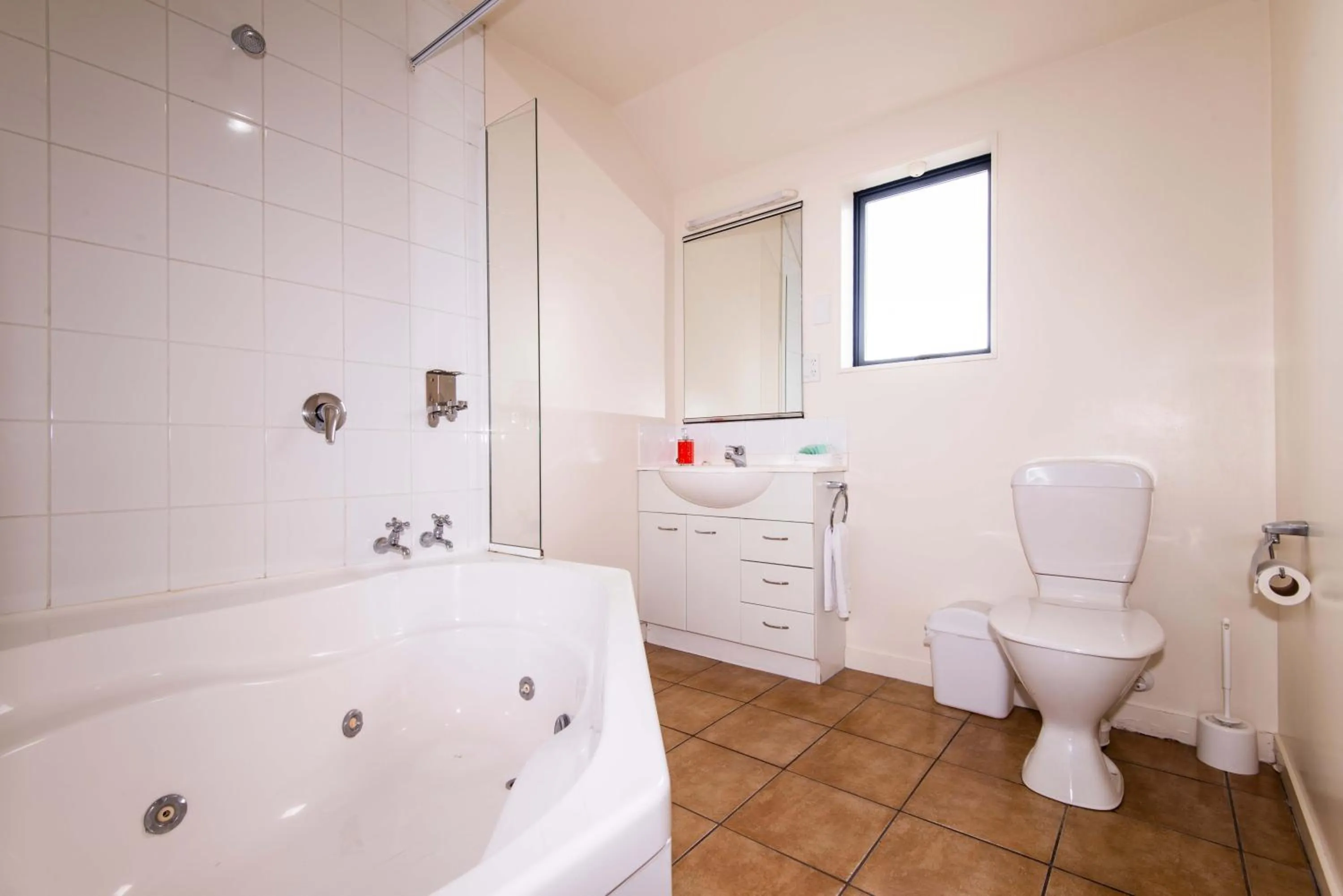 Shower in 298 Westside Motor Lodge