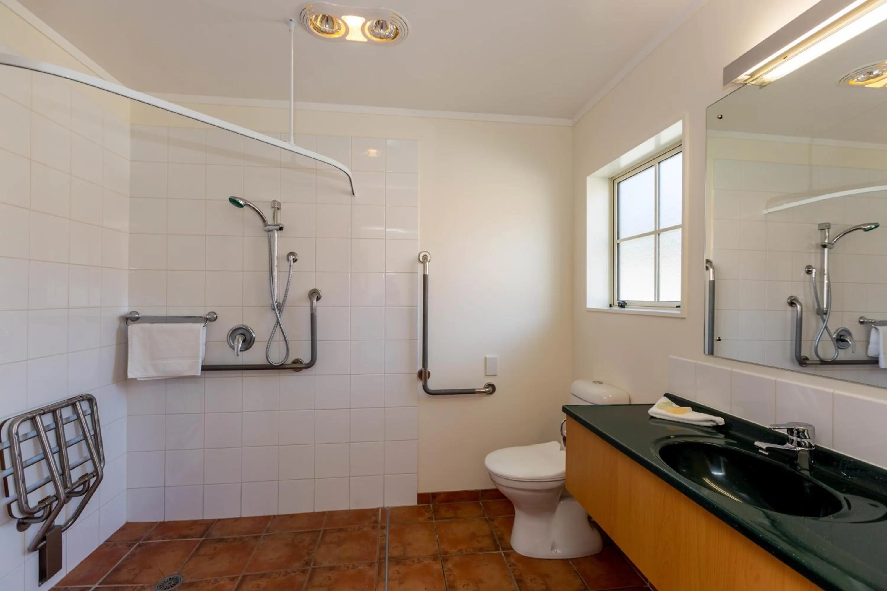 Shower in Aspen Court Motel Taihape