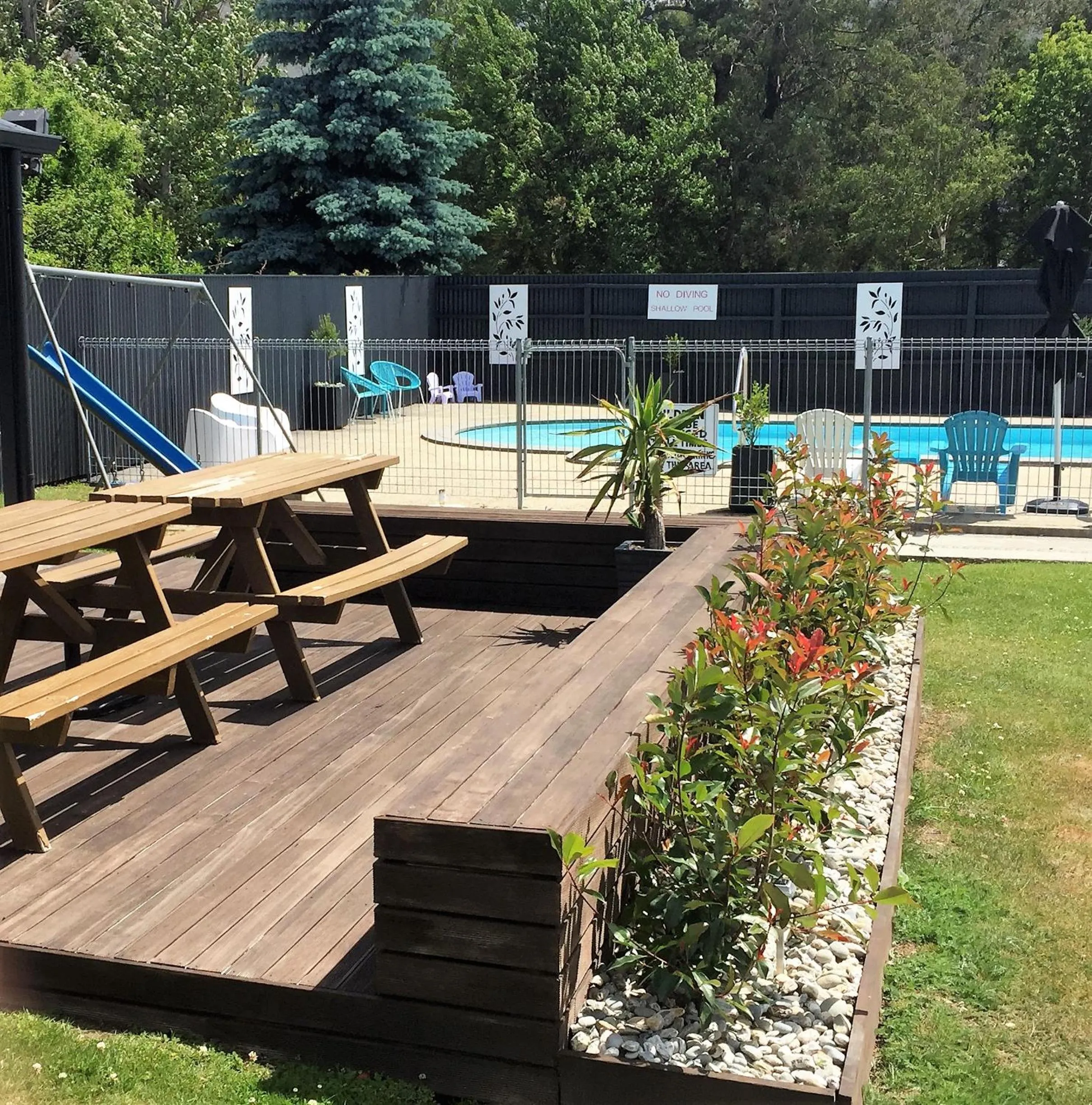 Property building in Fairway Motel & Apartments