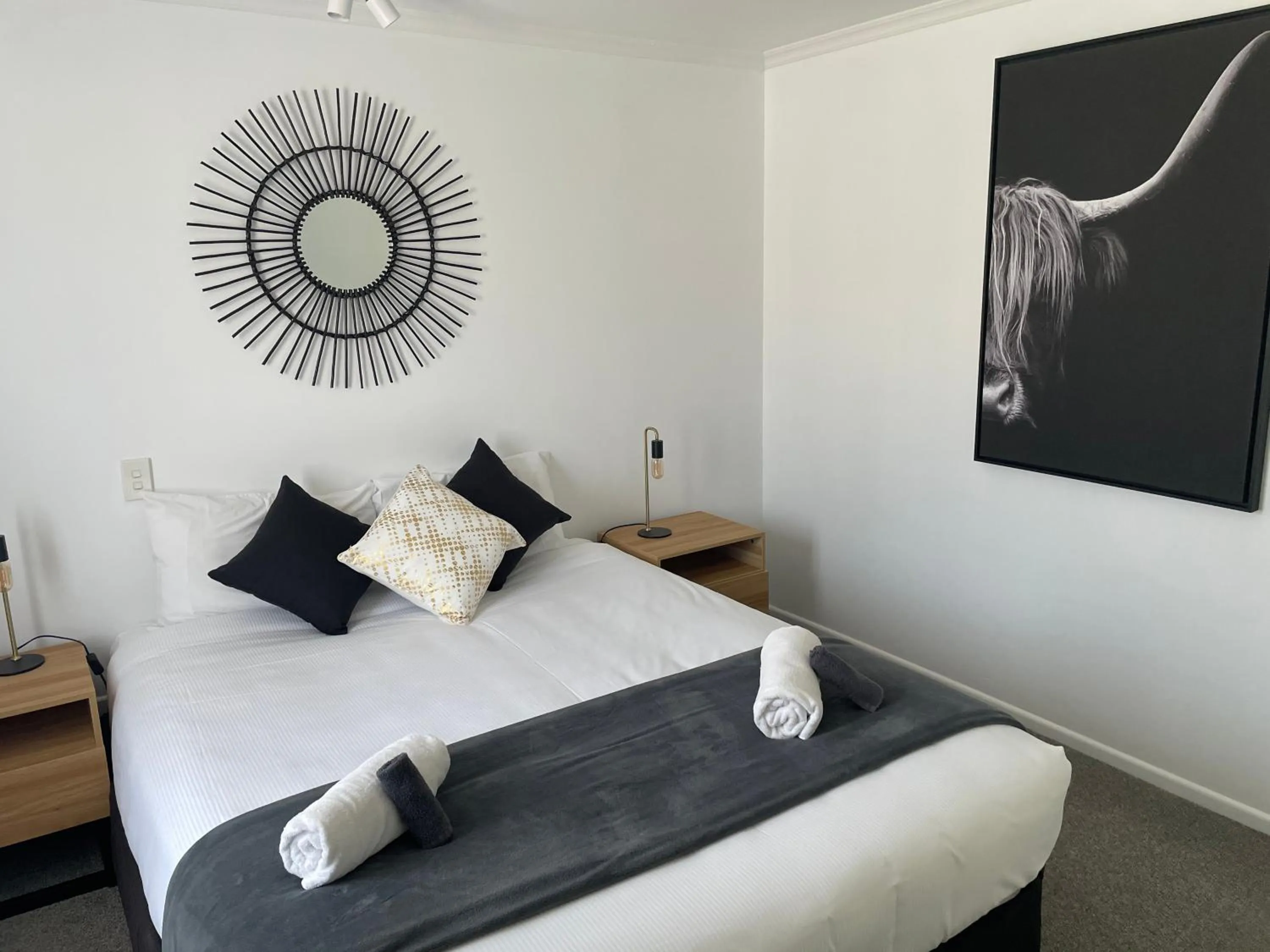 Bed in Fairway Motel & Apartments