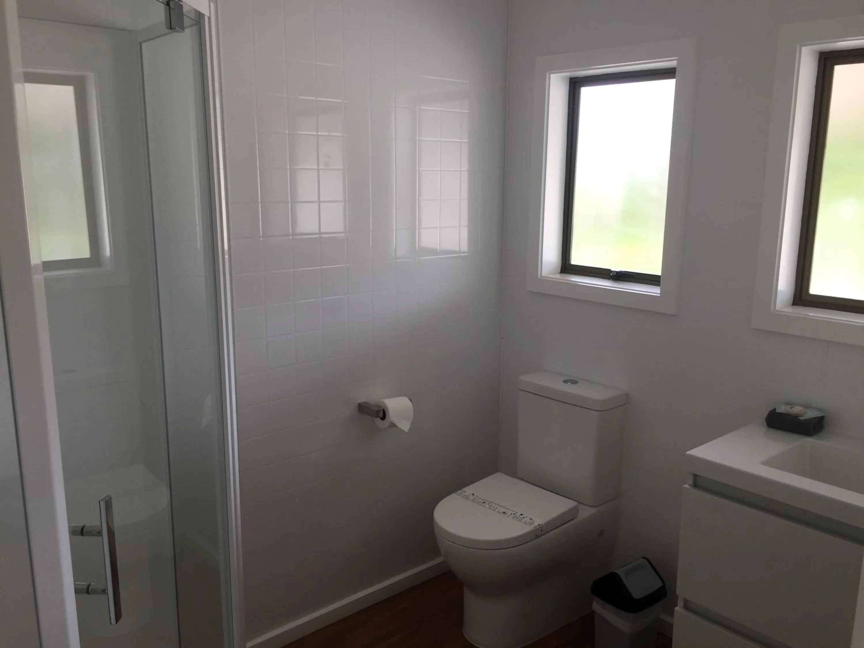 Bathroom in Fairway Motel & Apartments