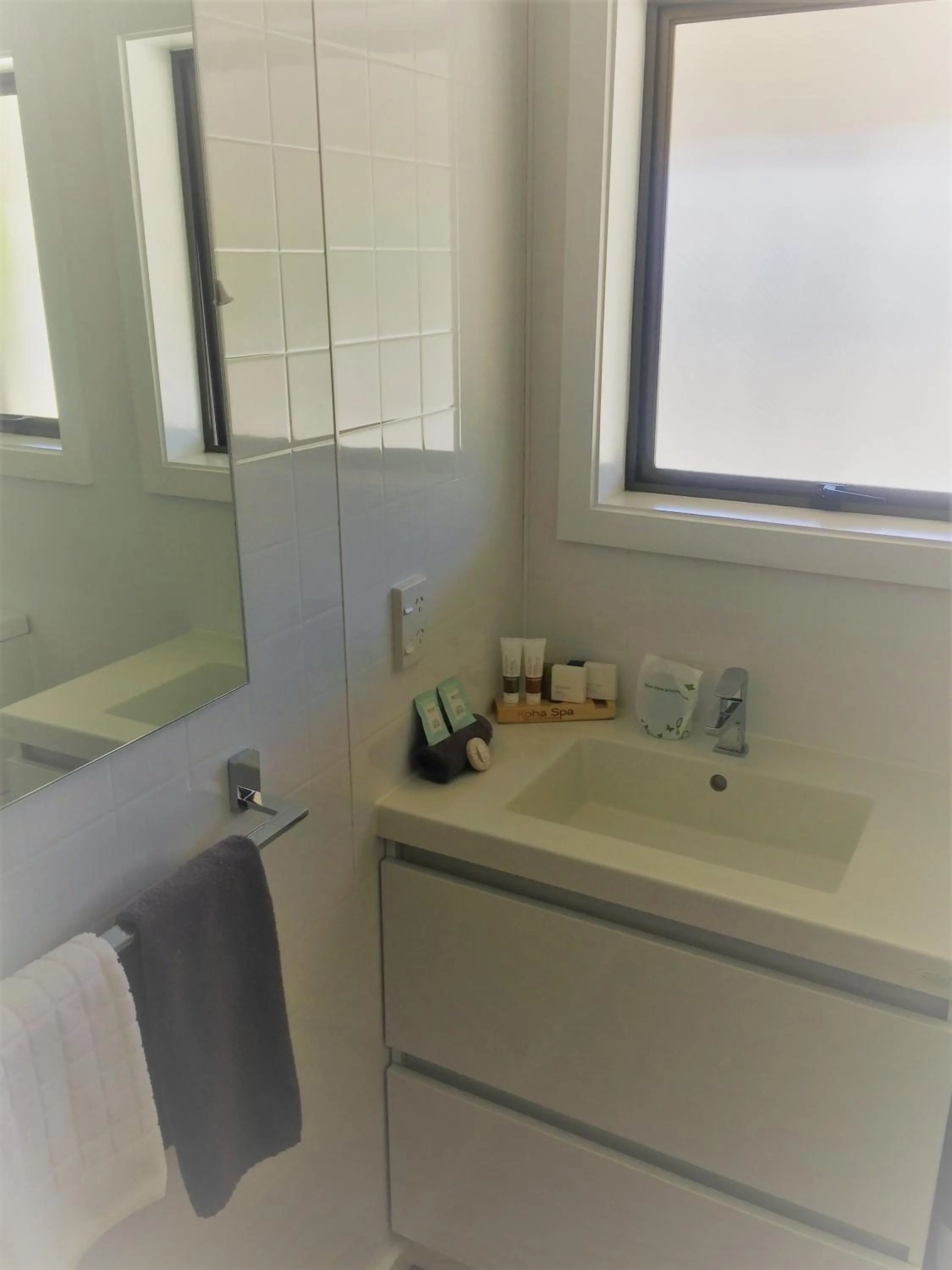 Bathroom in Fairway Motel & Apartments