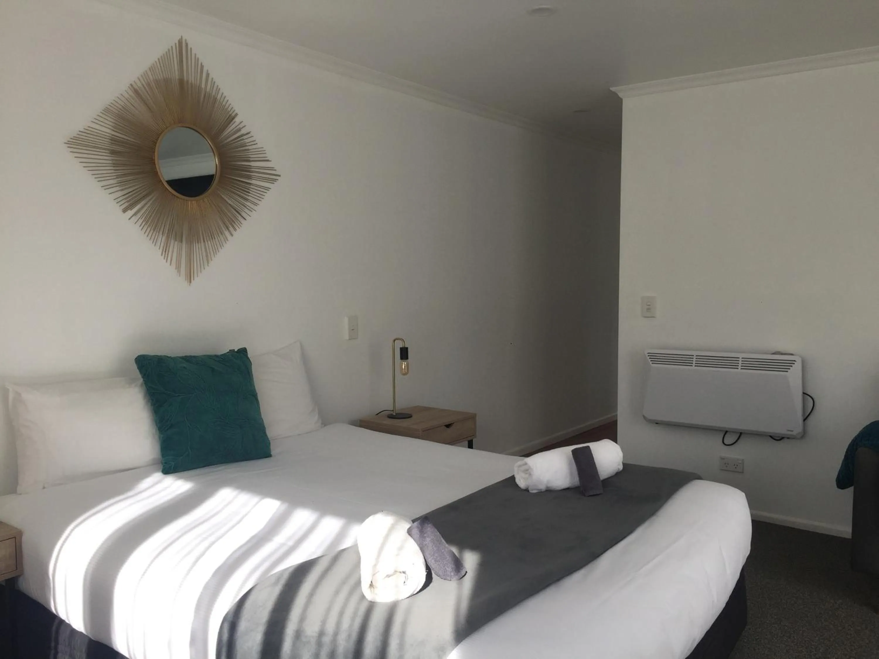 Bed in Fairway Motel & Apartments