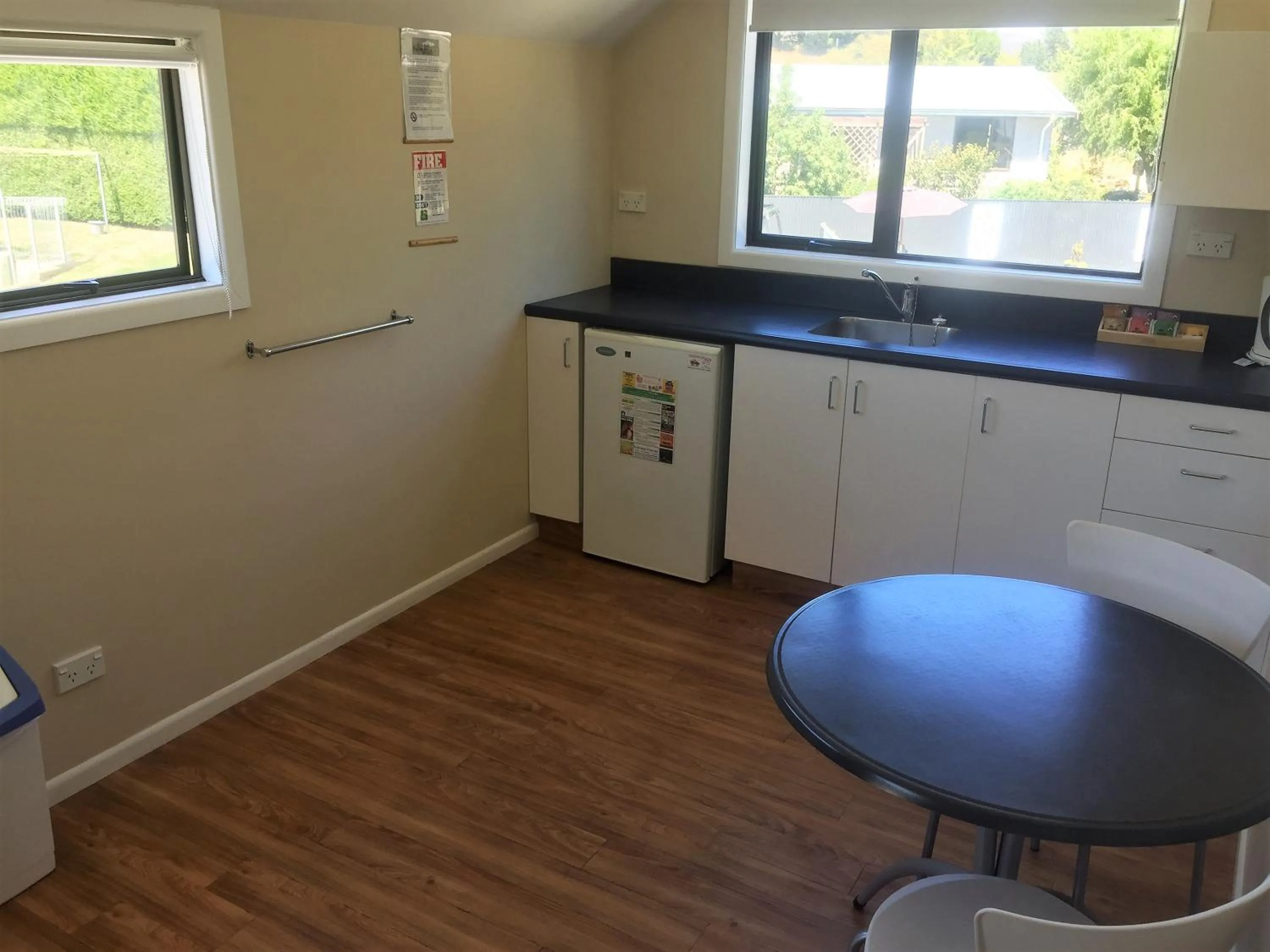 Kitchen or kitchenette in Fairway Motel & Apartments