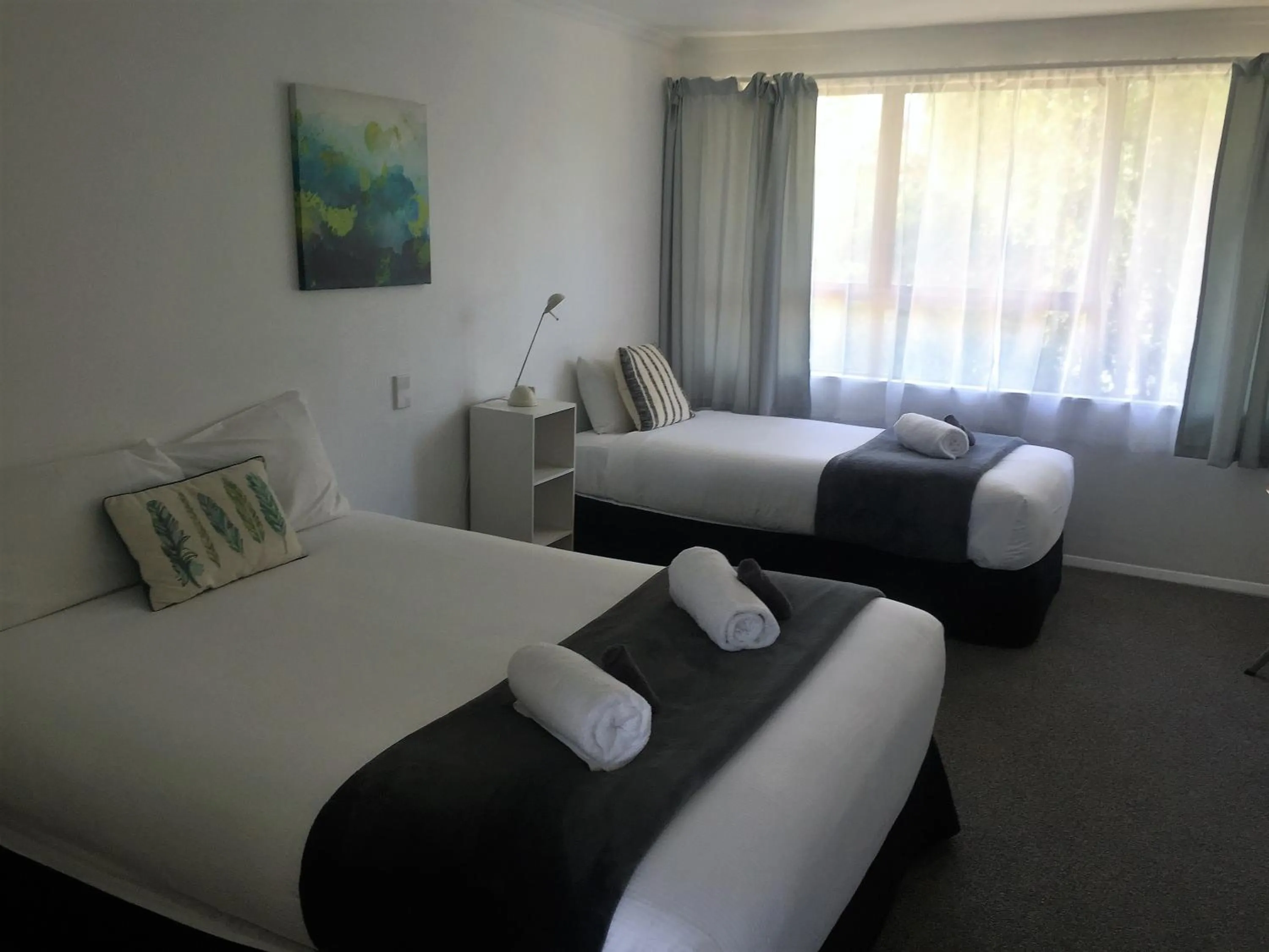 Living room, Bed in Fairway Motel & Apartments