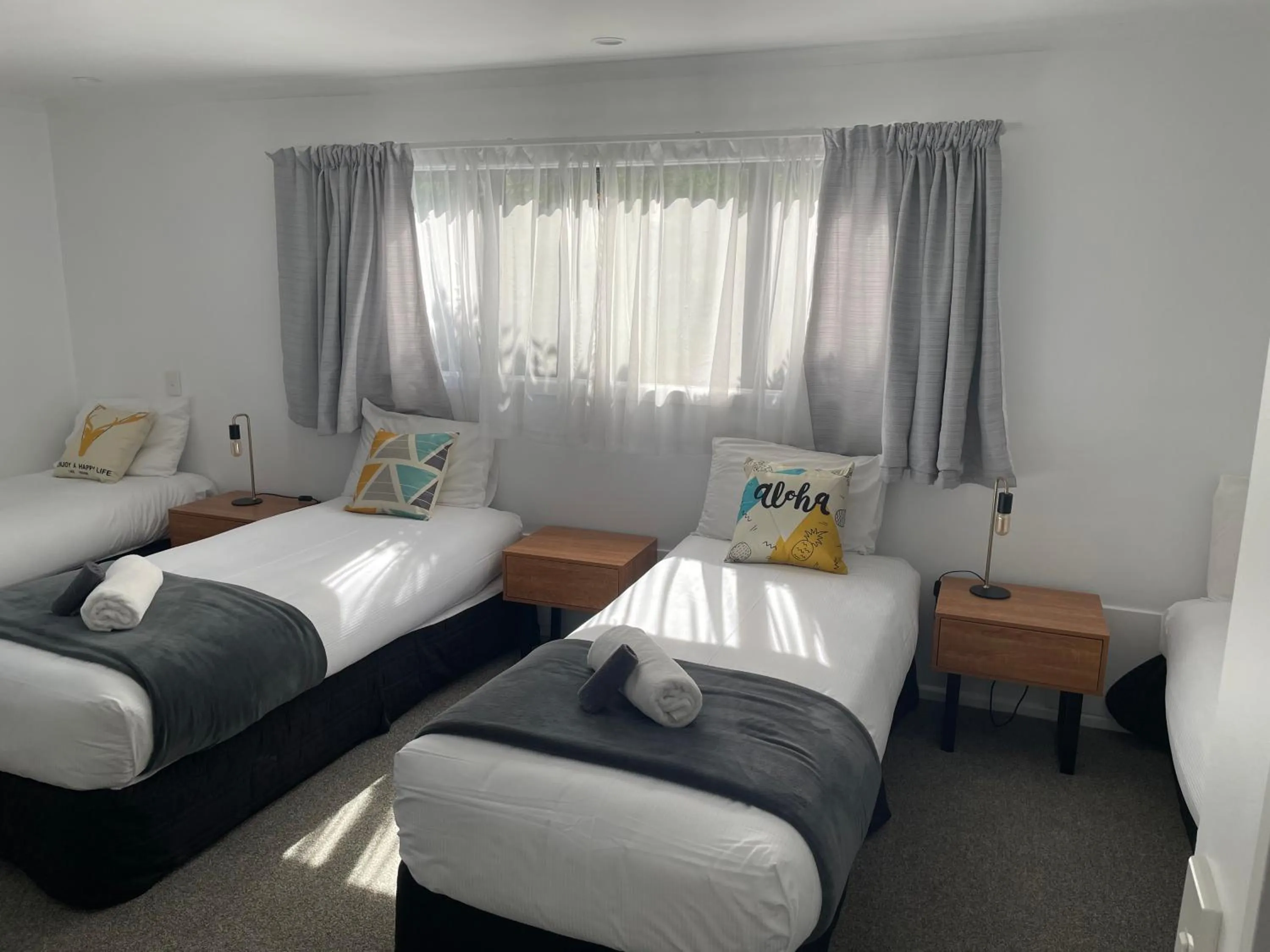 Bed in Fairway Motel & Apartments