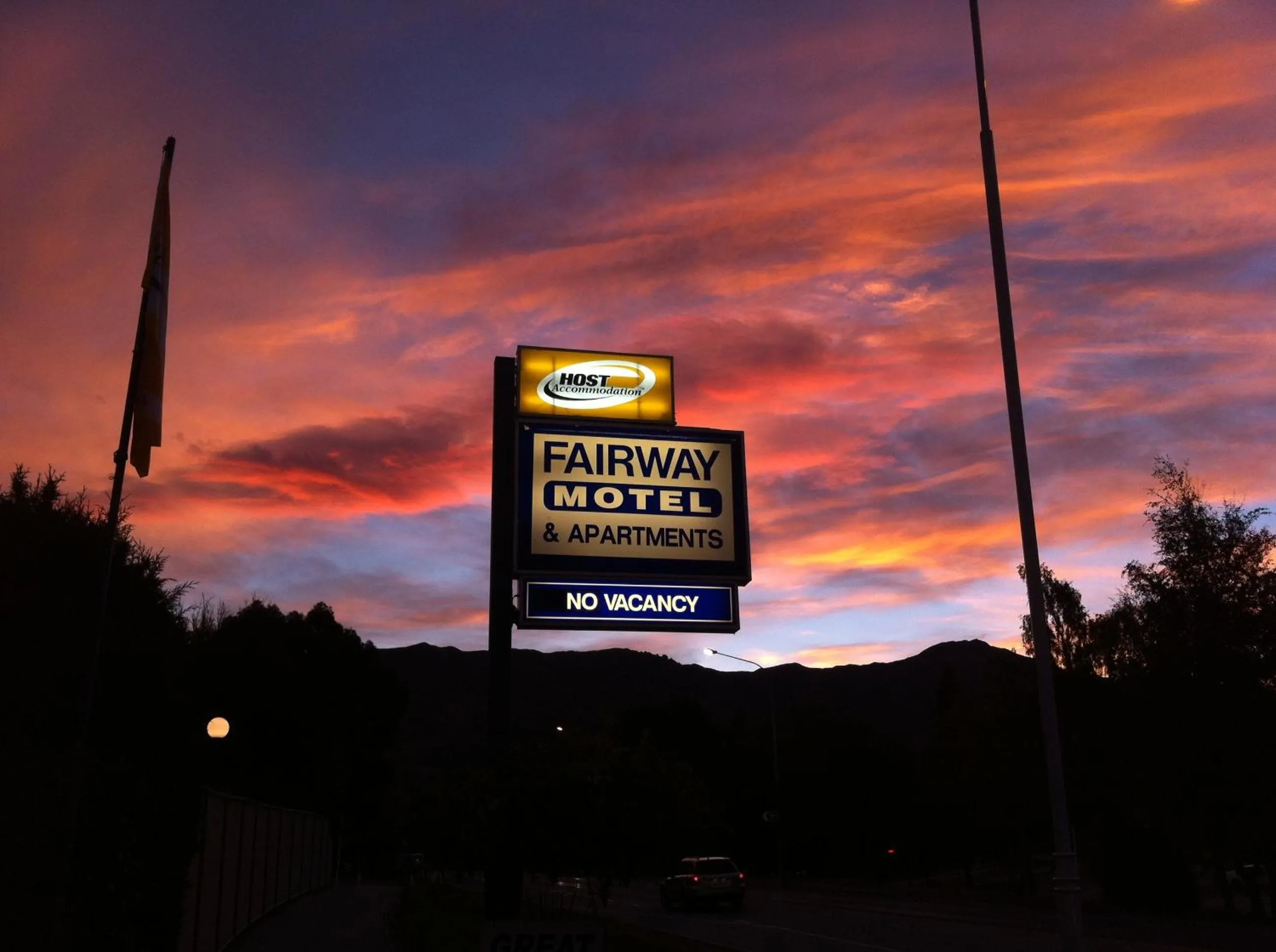 Night in Fairway Motel & Apartments