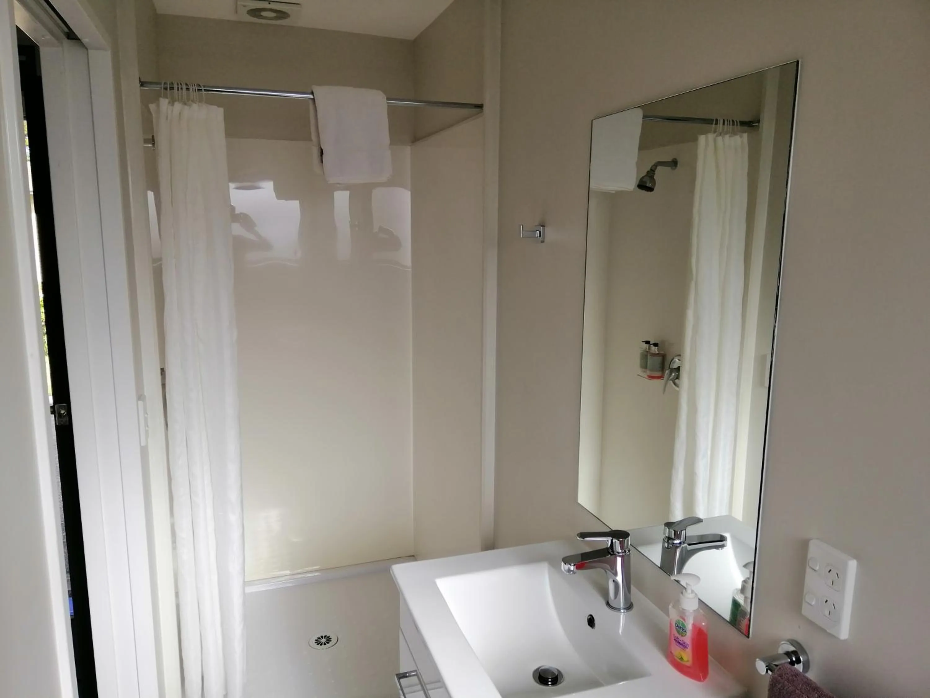 Shower in Judges Pool Motel Turangi