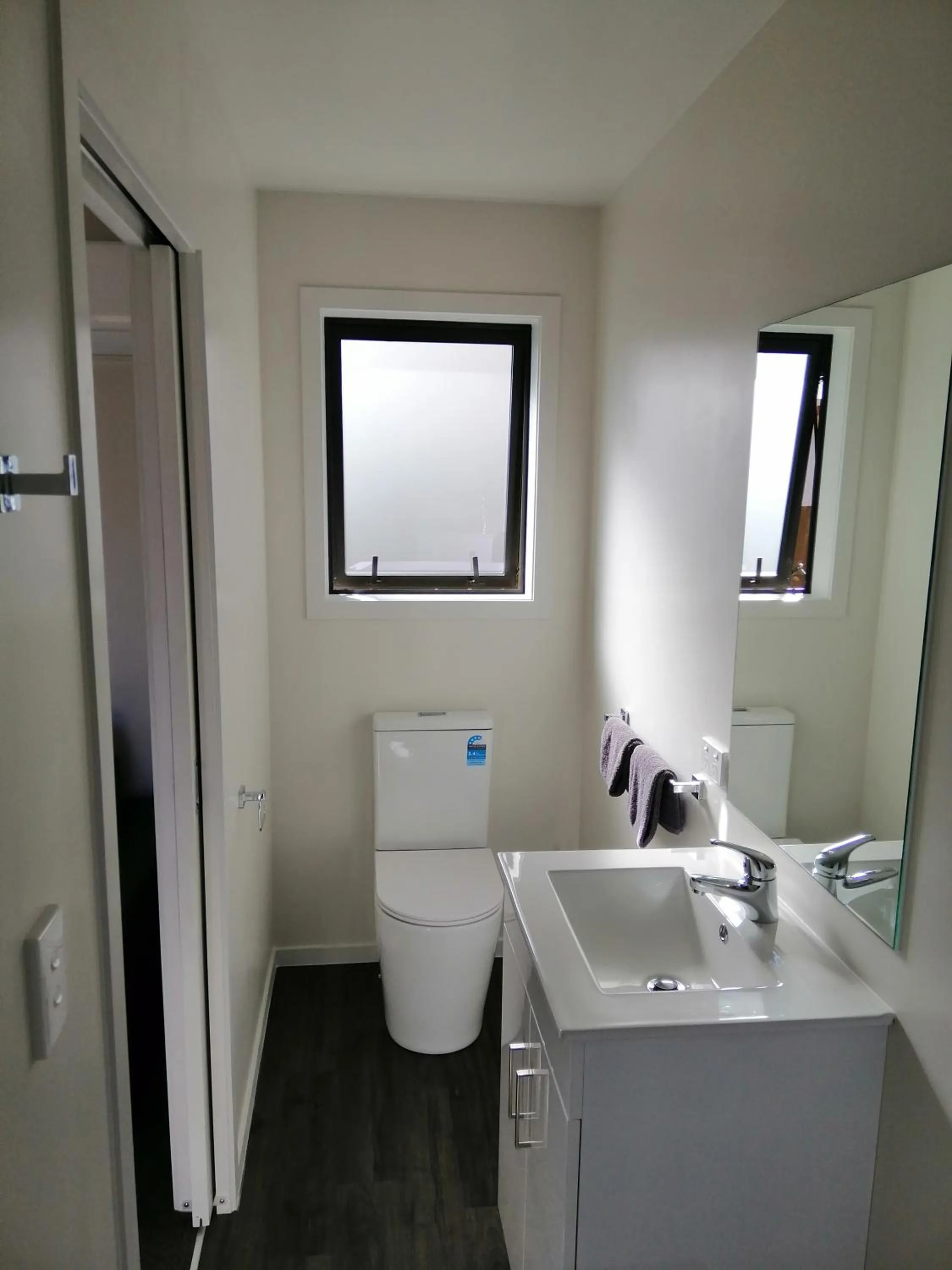 Toilet in Judges Pool Motel Turangi