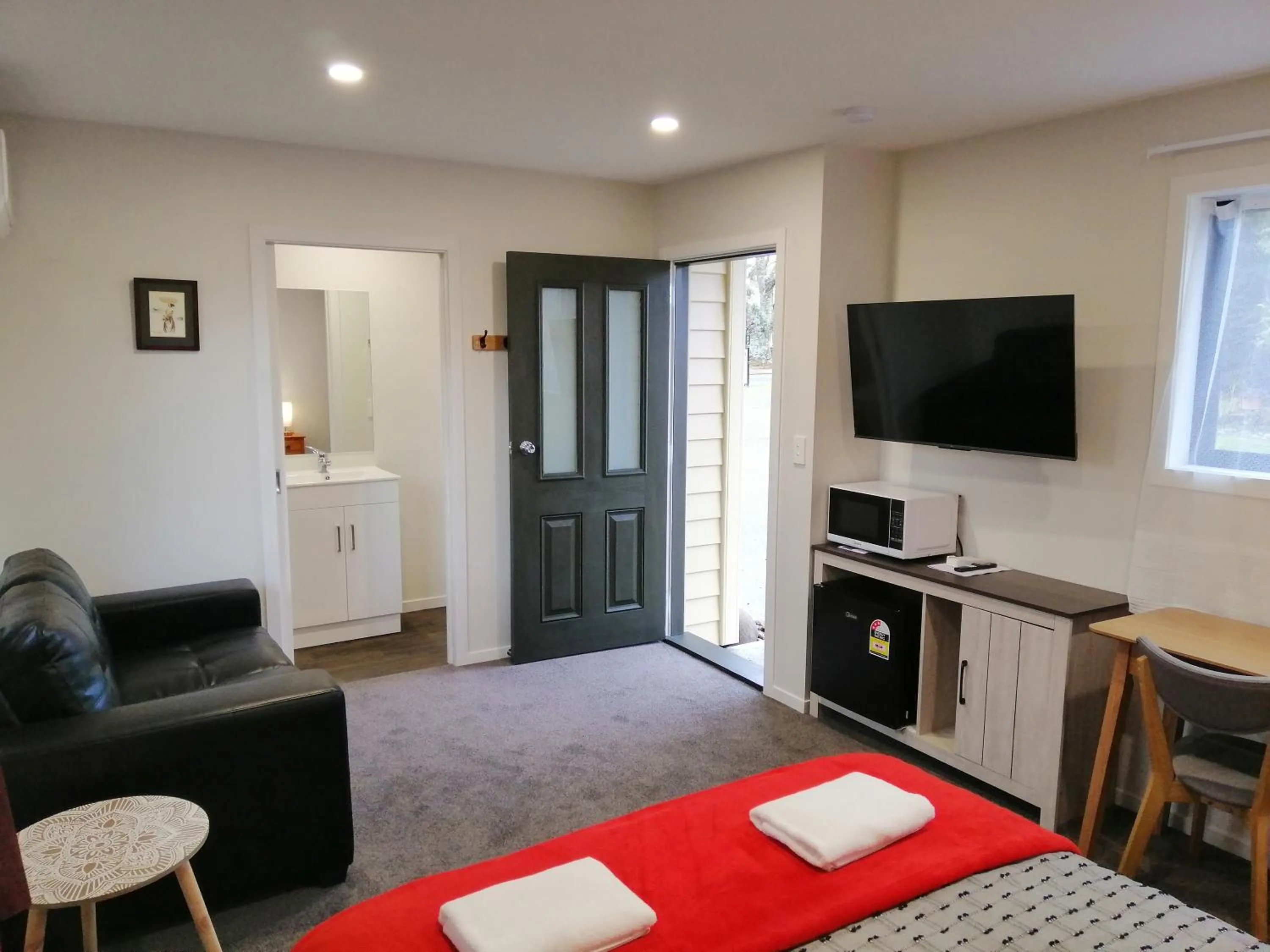 TV and multimedia, Bed in Judges Pool Motel Turangi