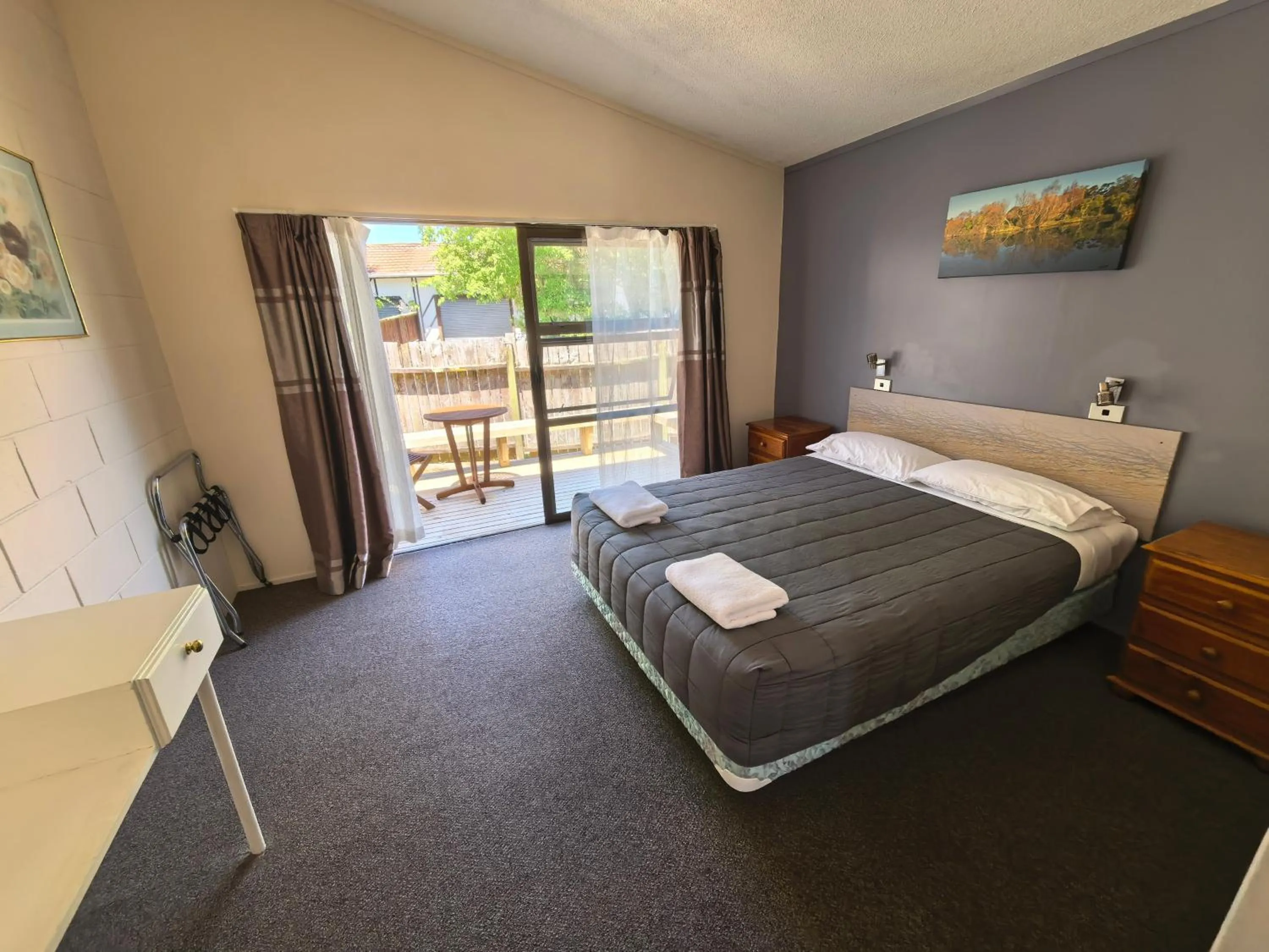 Bedroom, Bed in Judges Pool Motel Turangi