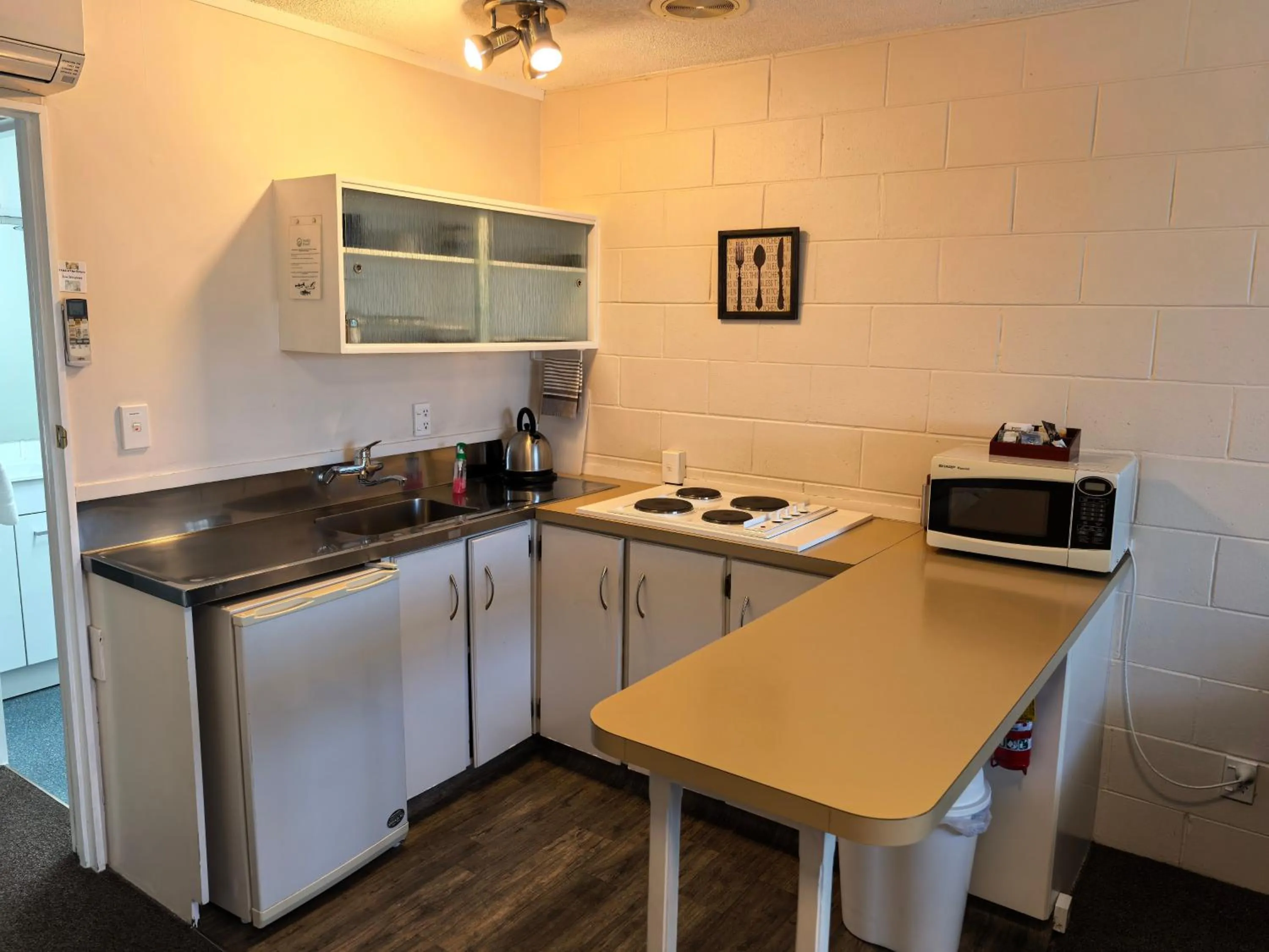 Kitchen or kitchenette in Judges Pool Motel Turangi