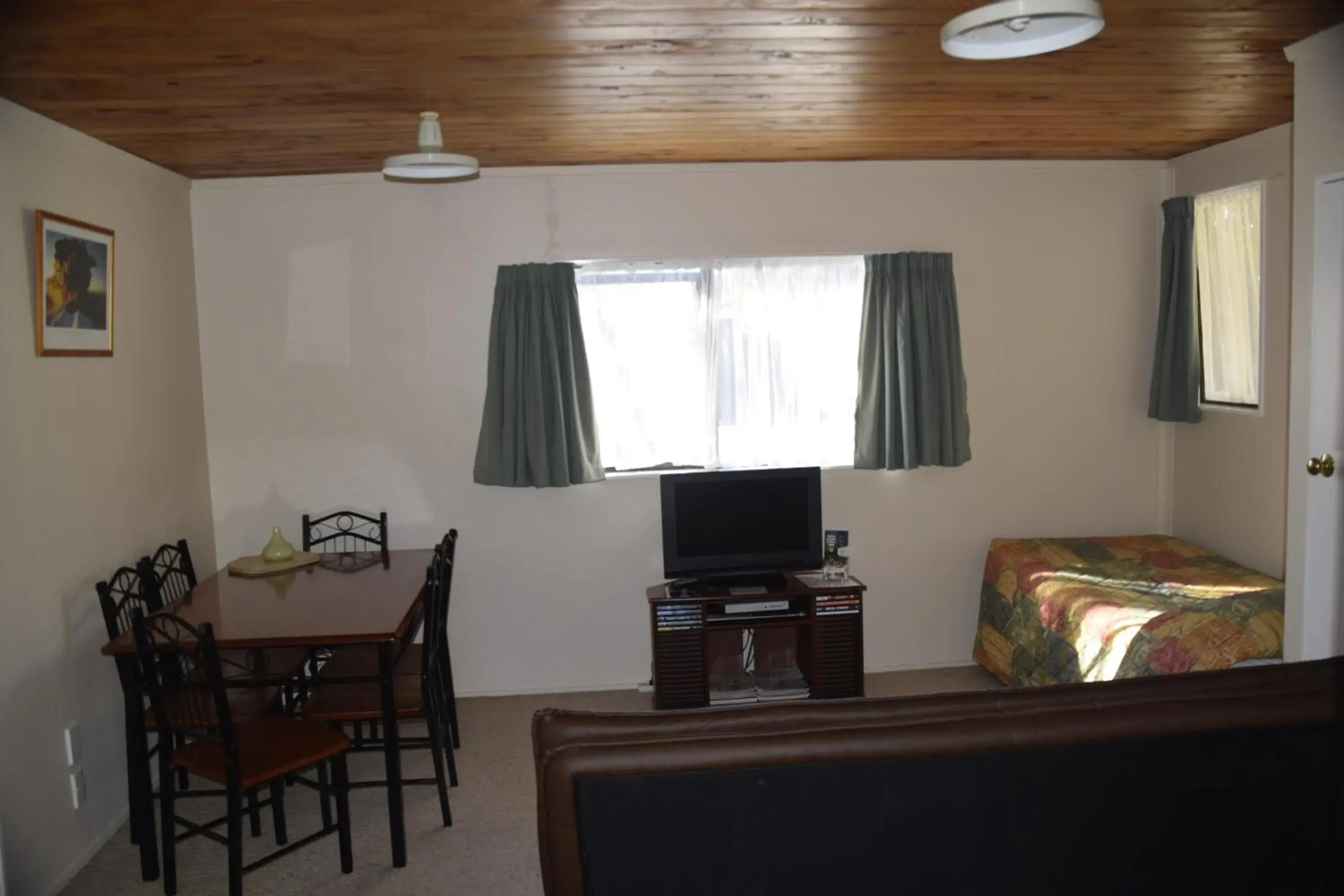 Living room in Judges Pool Motel Turangi Living room in Judges Pool Motel Turangi