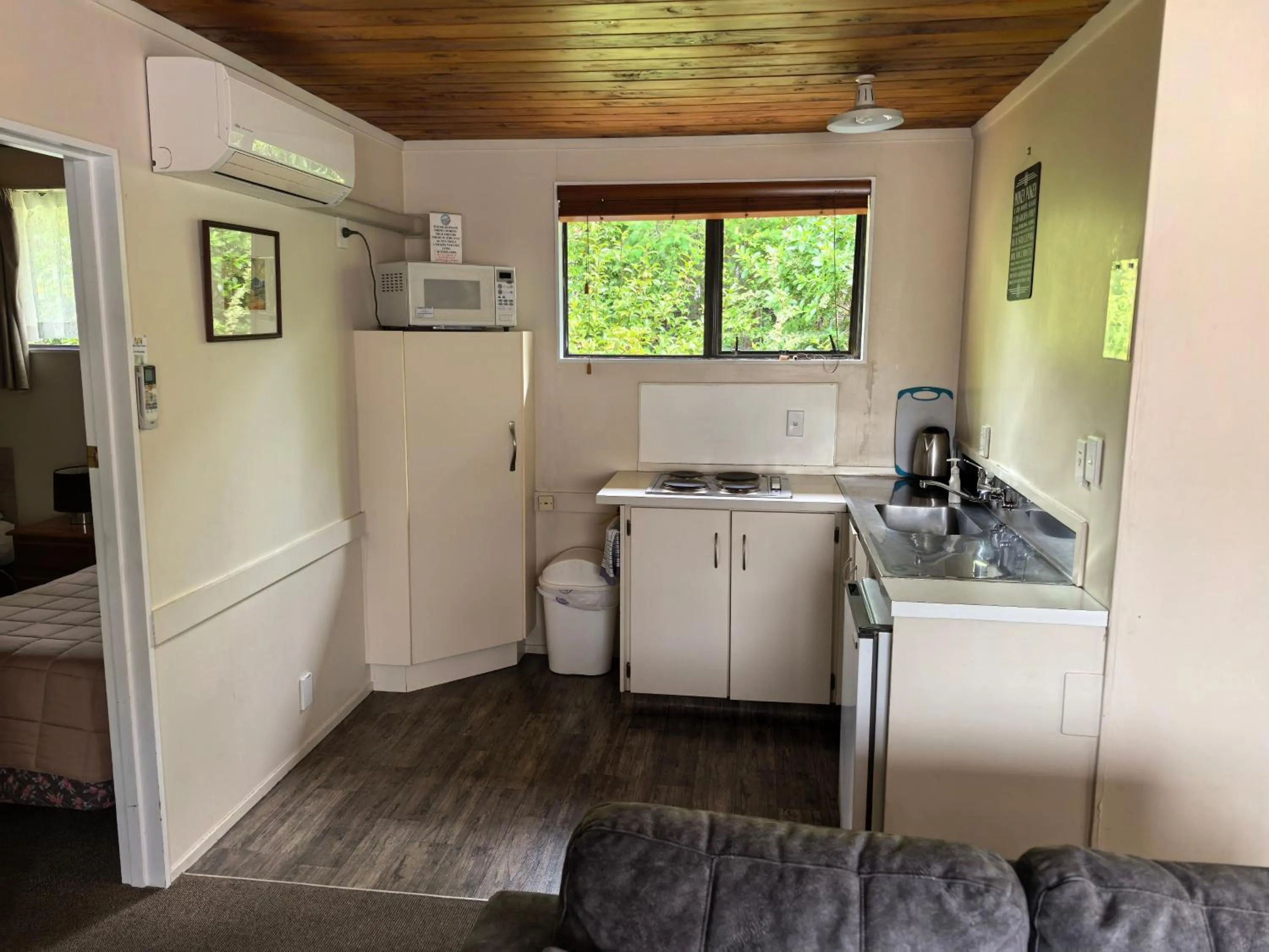 kitchen in Judges Pool Motel Turangi