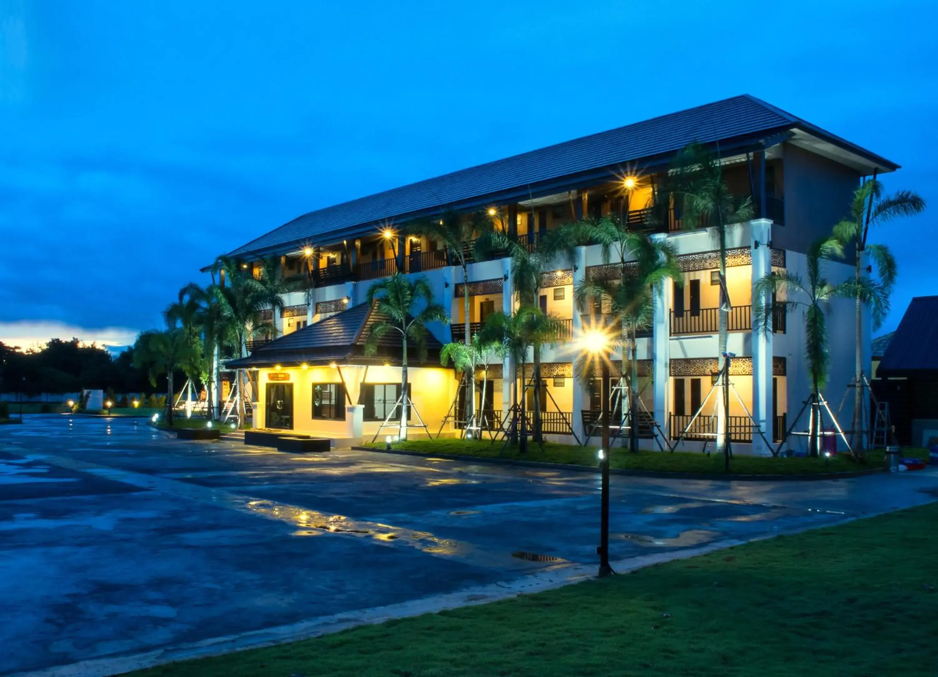 Facade/entrance in Lampang Vintage Facade/entrance in Lampang Vintage