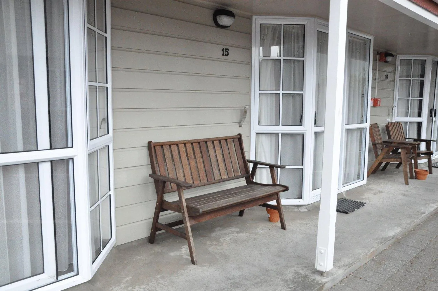 Patio in Settlers Motor Lodge