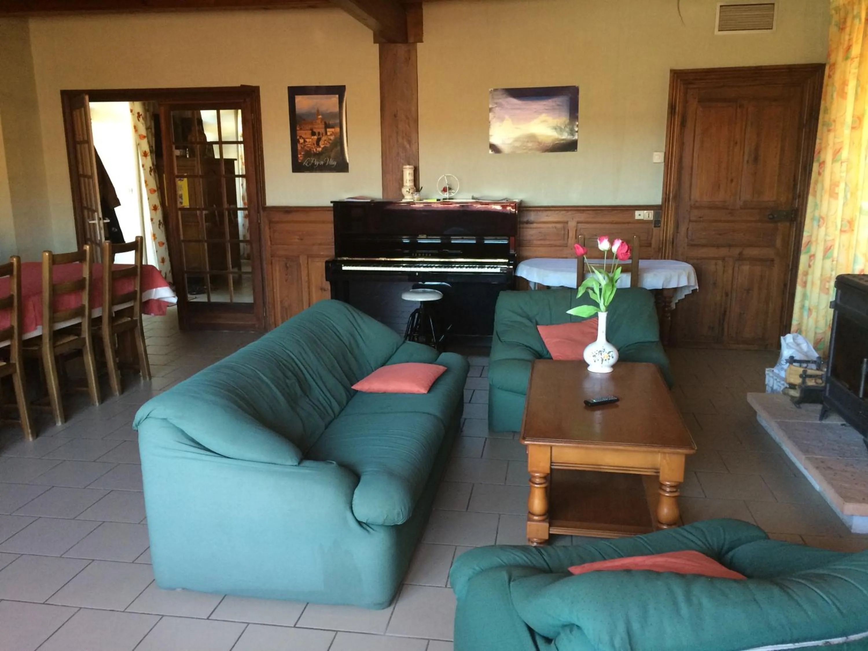 Library in ADONIS CHAMBRES D'HOTES