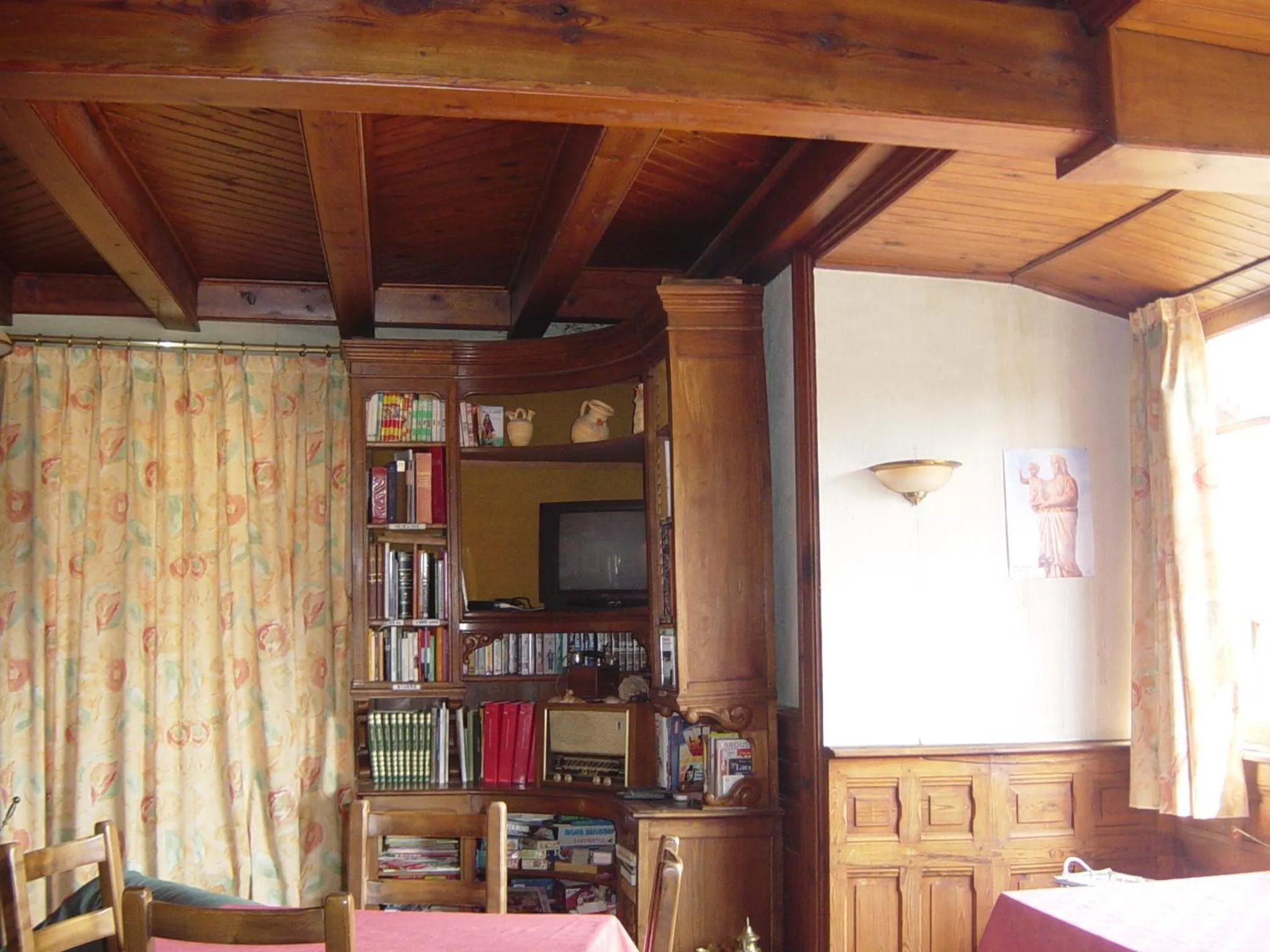 Library, Bed in ADONIS CHAMBRES D'HOTES