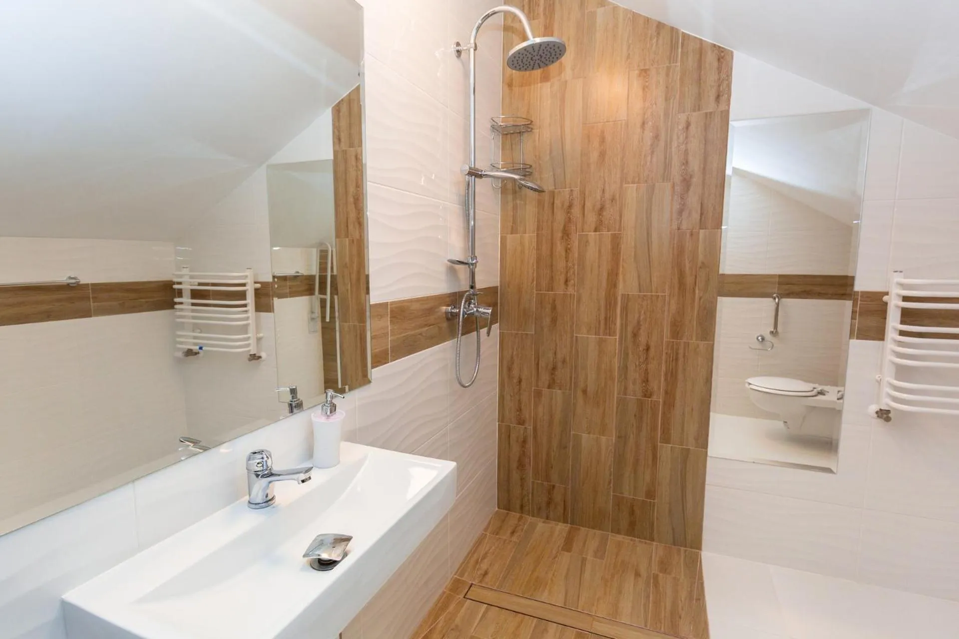 Shower in Hotel Vela