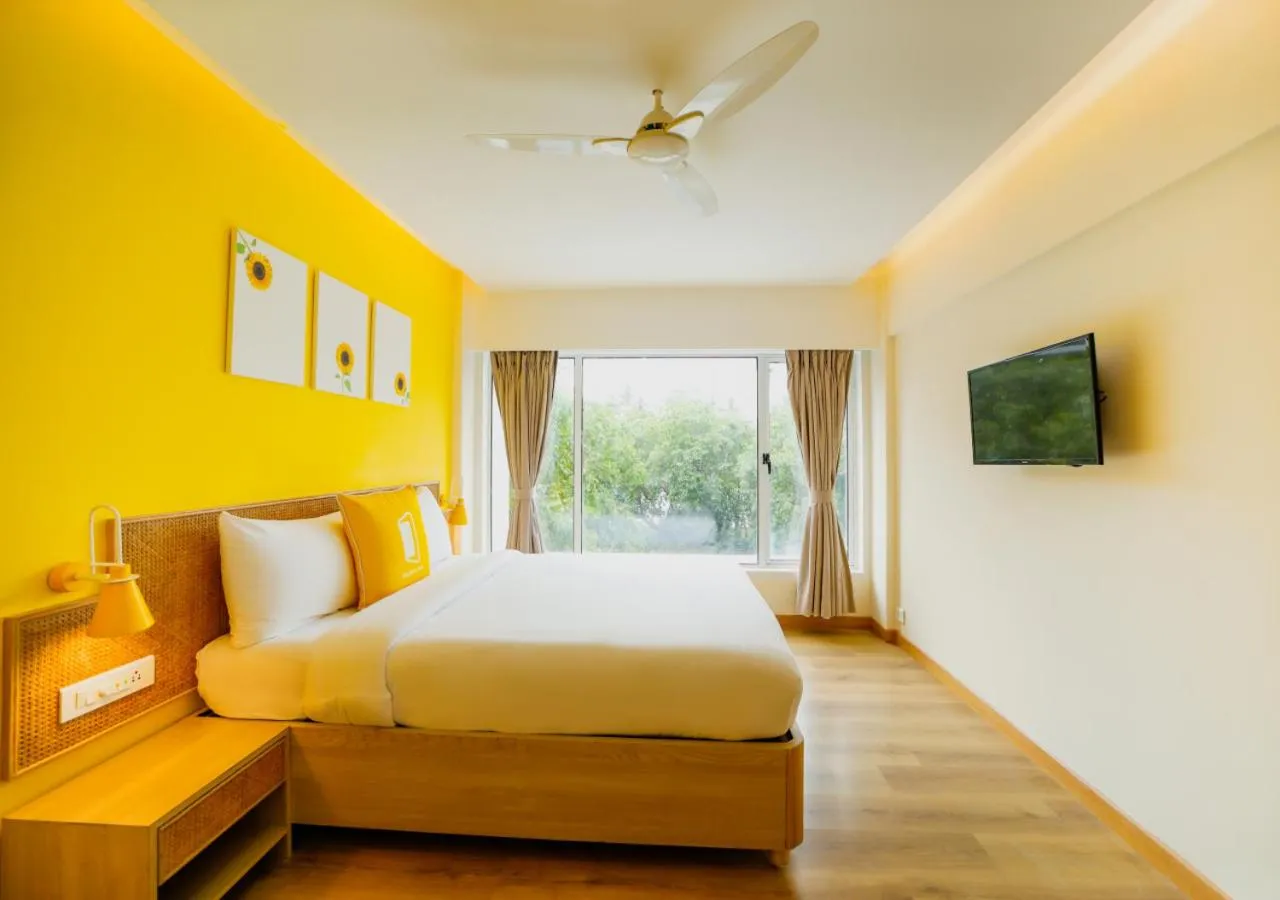 Bedroom, Bed in Bloom Hotel - Juhu
