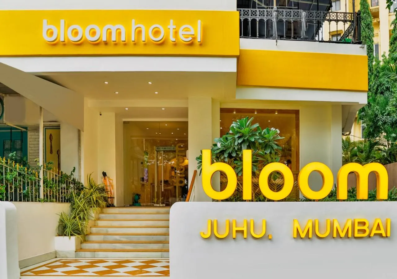 Facade/entrance in Bloom Hotel - Juhu