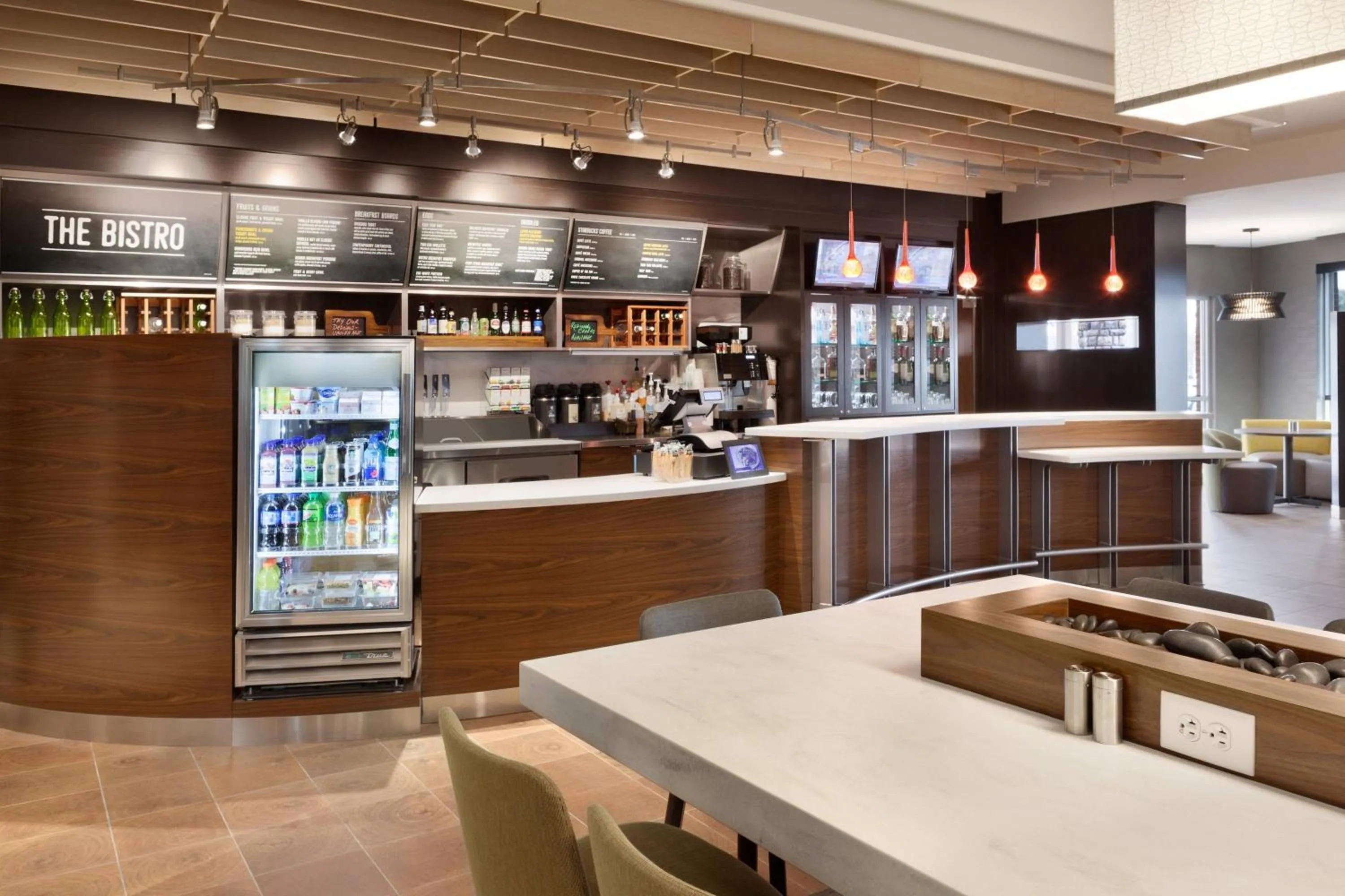 Restaurant/places to eat in Courtyard by Marriott Boston Dedham/Westwood
