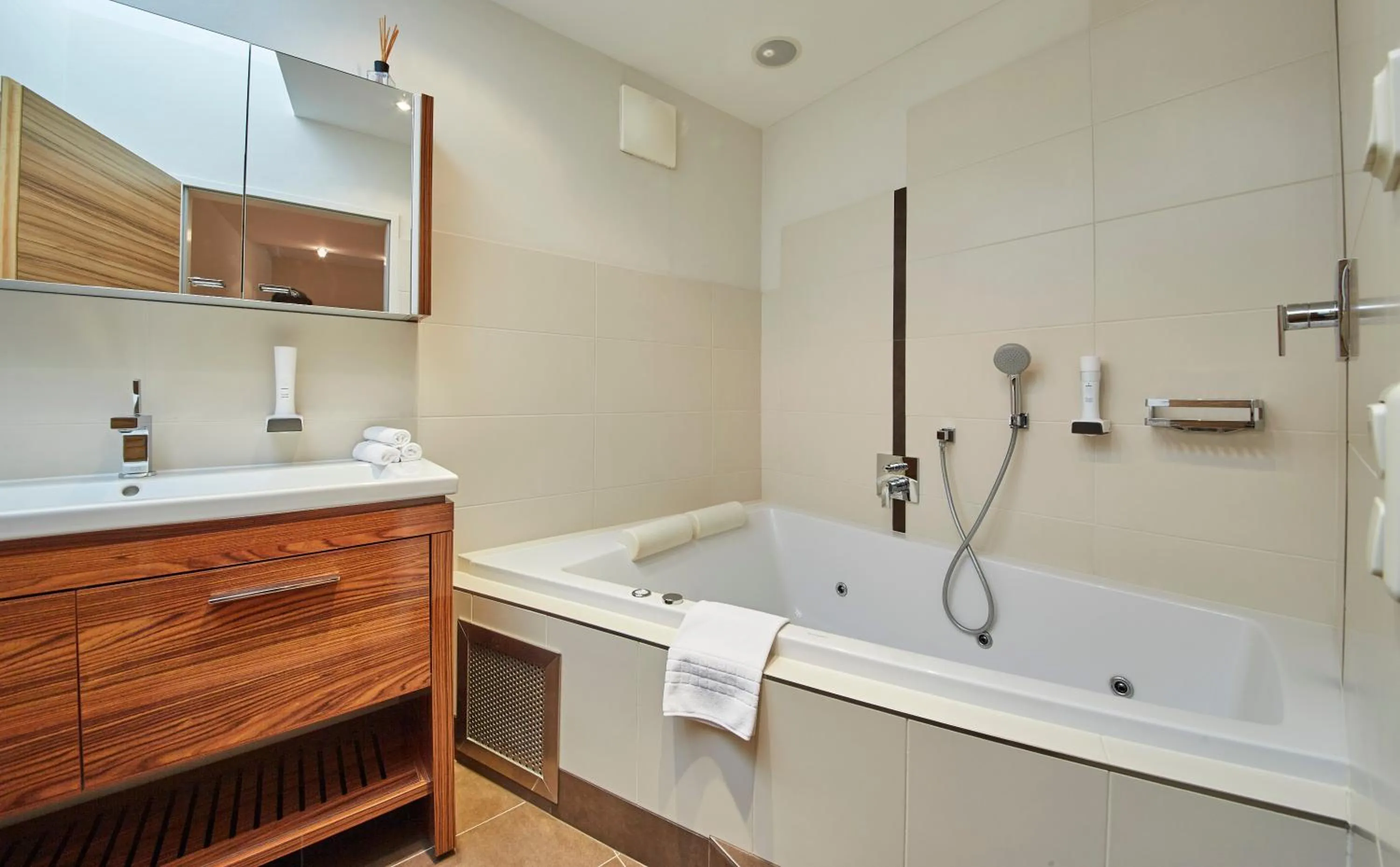 Bathroom in Hotel Schachner