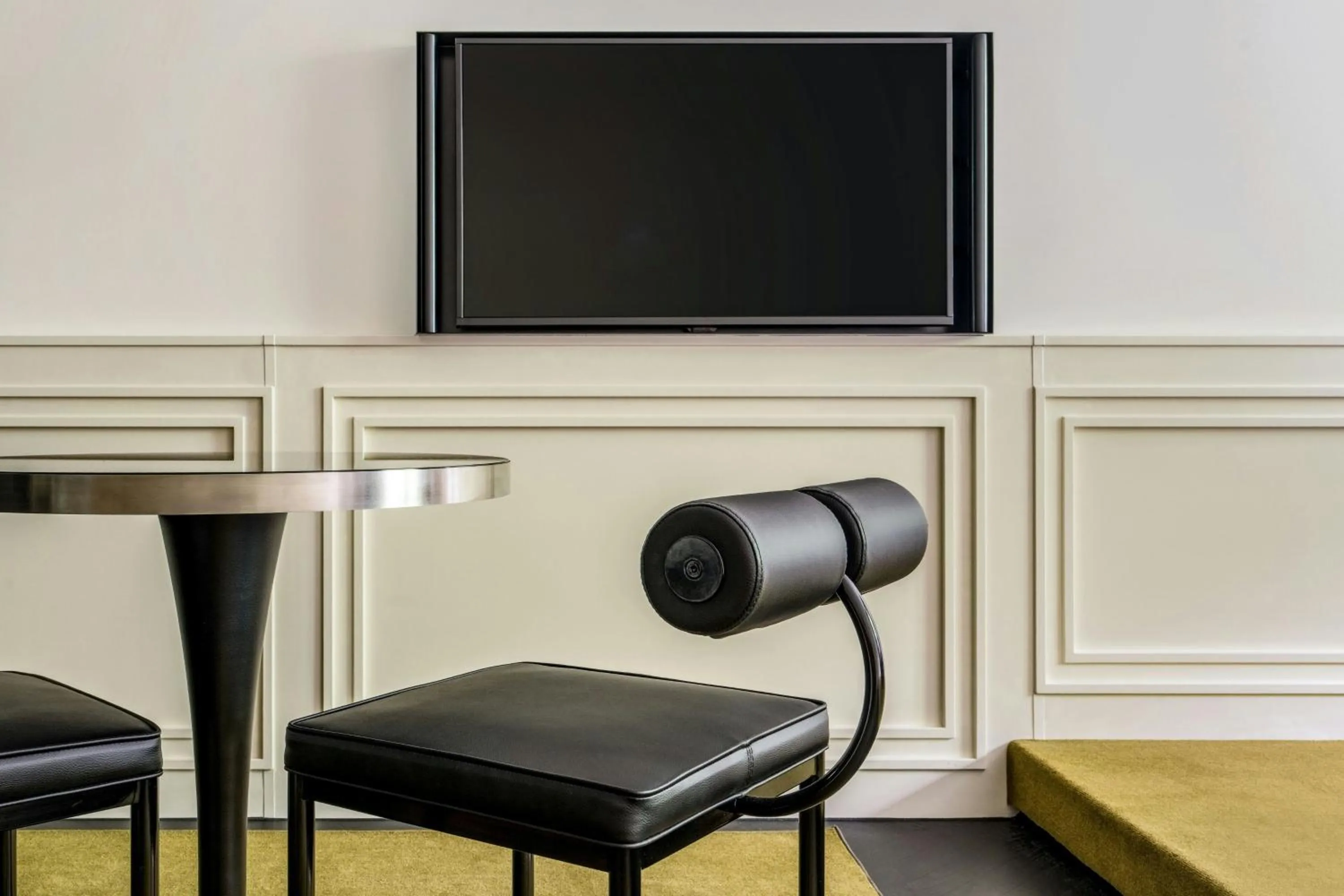 Living room in Roomers Munich, Autograph Collection