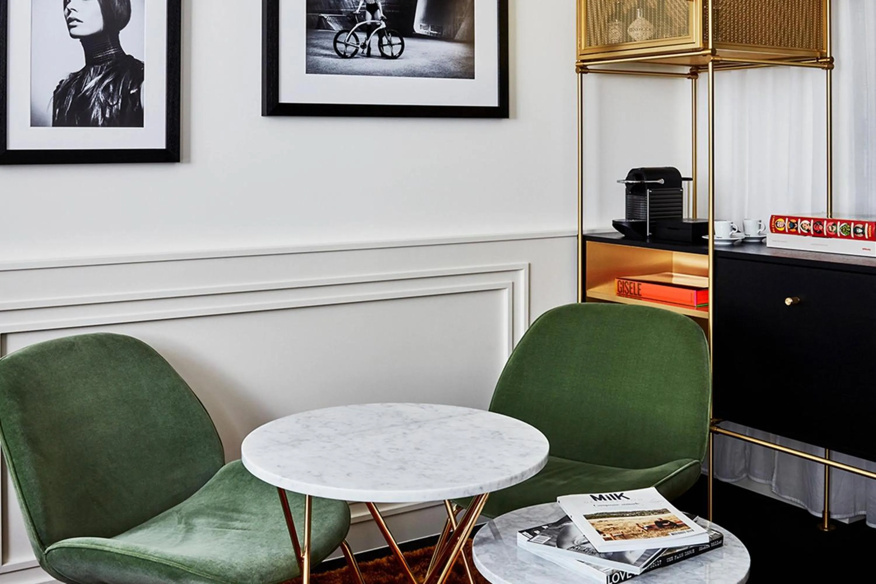 Bedroom in Roomers Munich, Autograph Collection