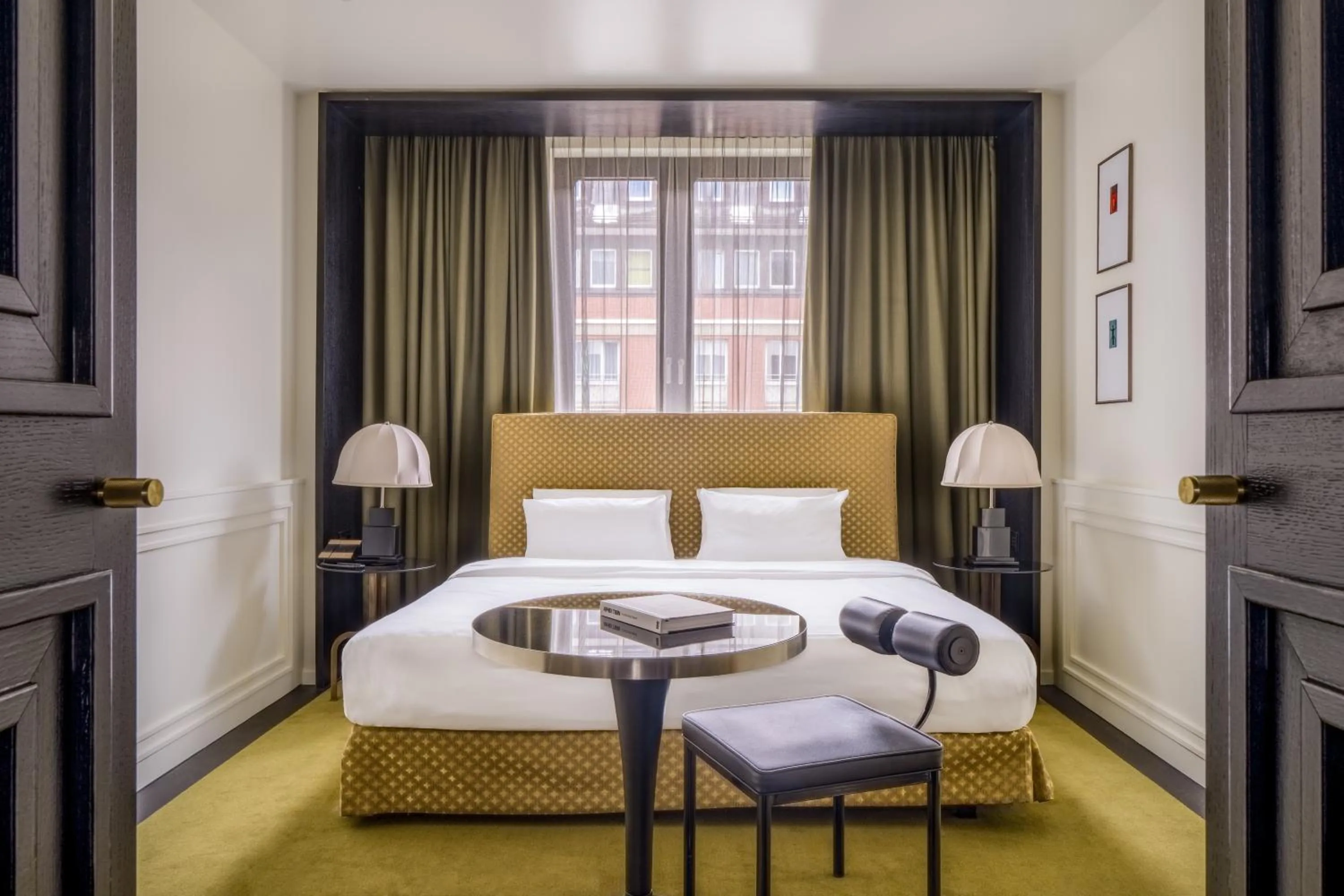 Bedroom, Bed in Roomers Munich, Autograph Collection