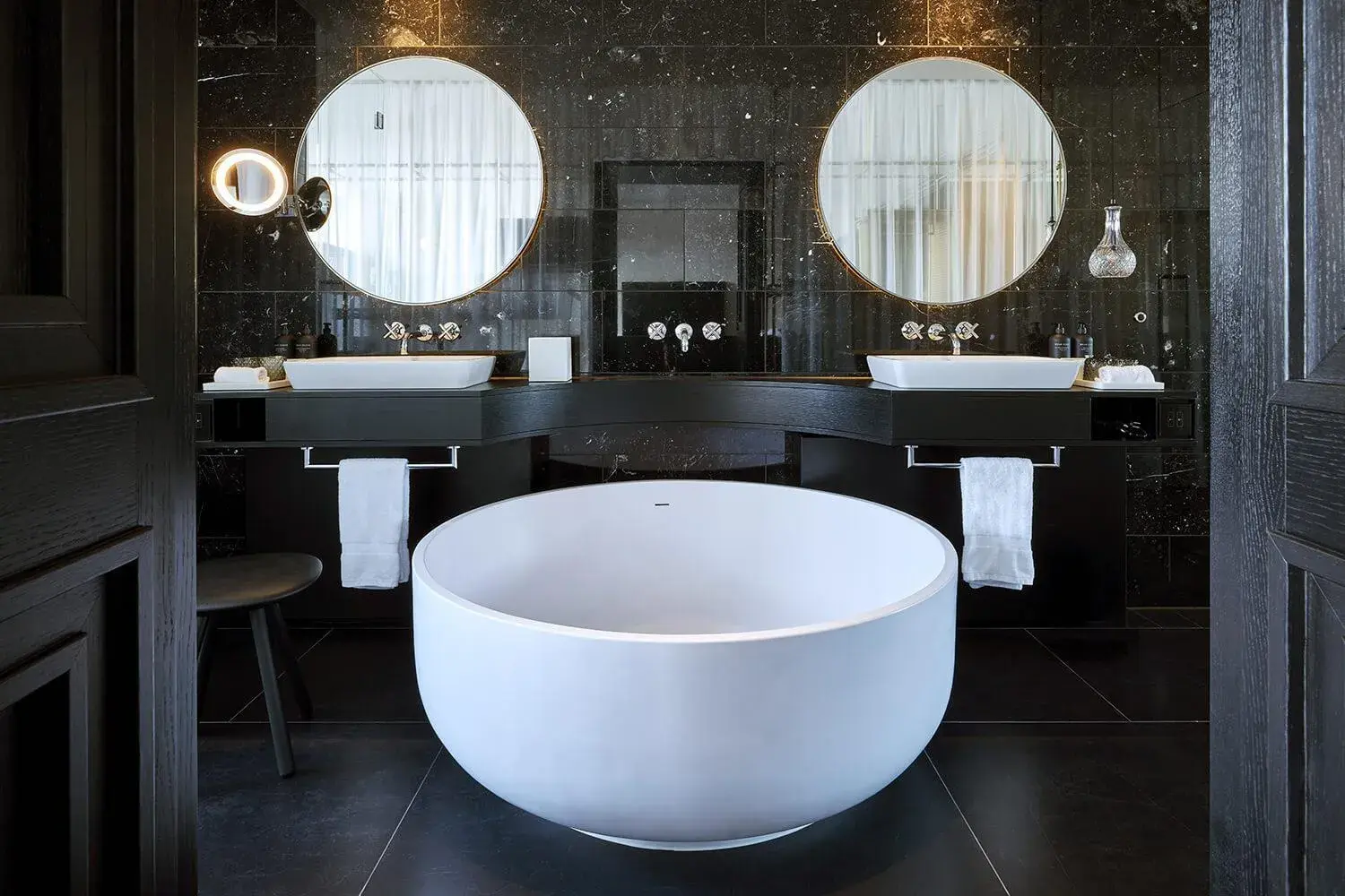 Bathroom in Roomers Munich, Autograph Collection Bathroom in Roomers Munich, Autograph Collection