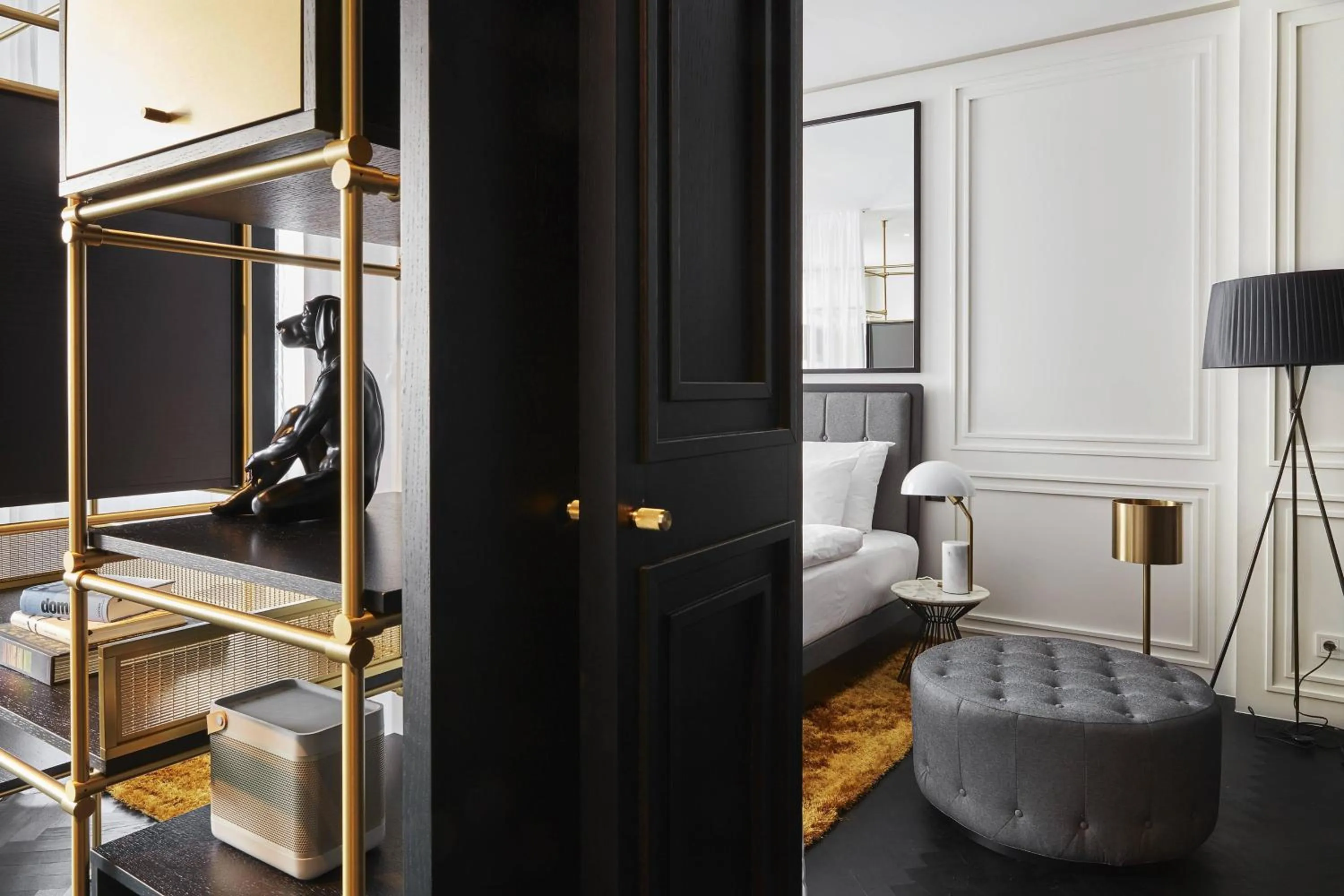 Bedroom, Bed in Roomers Munich, Autograph Collection