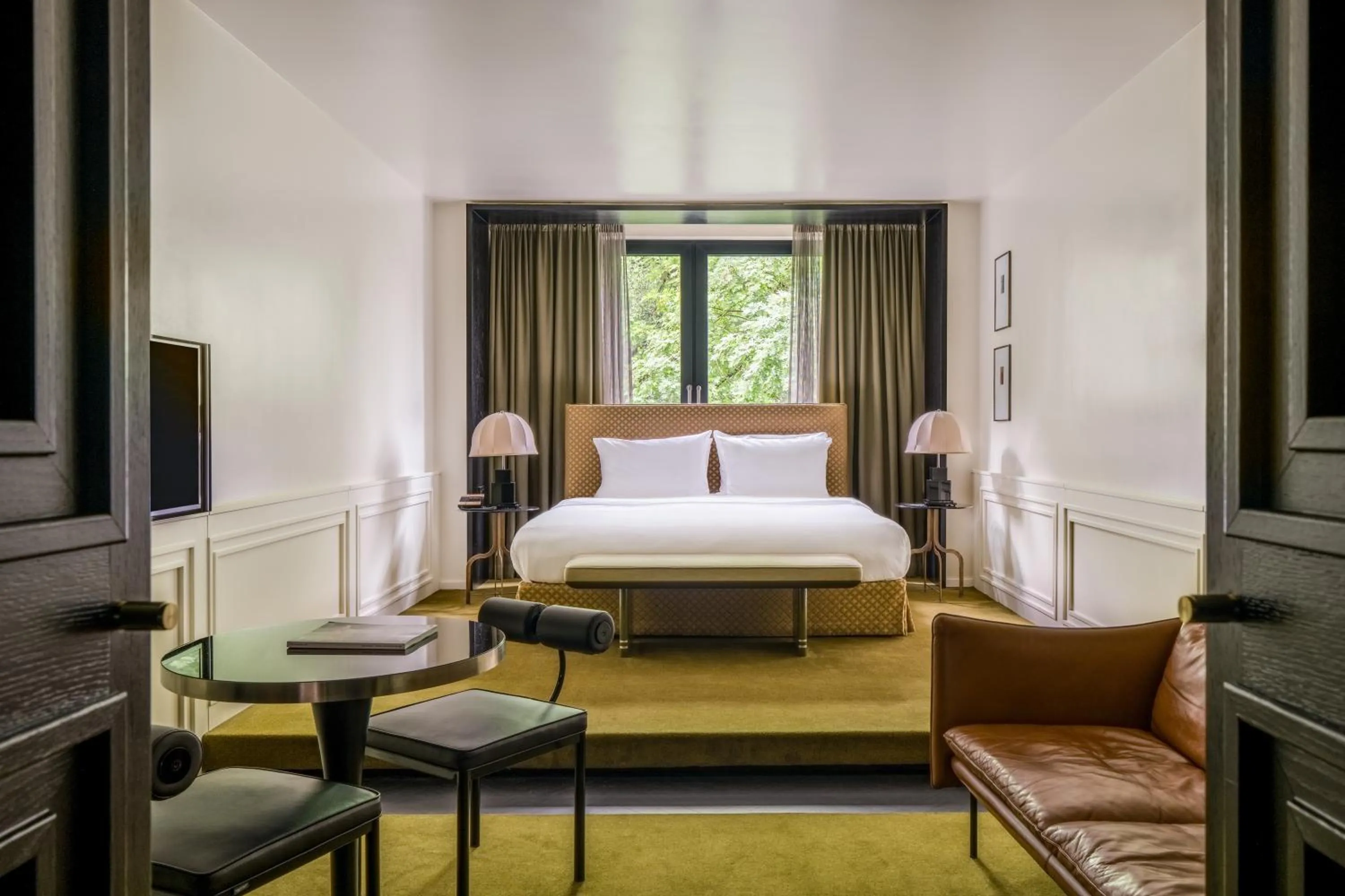 Bedroom, Bed in Roomers Munich, Autograph Collection