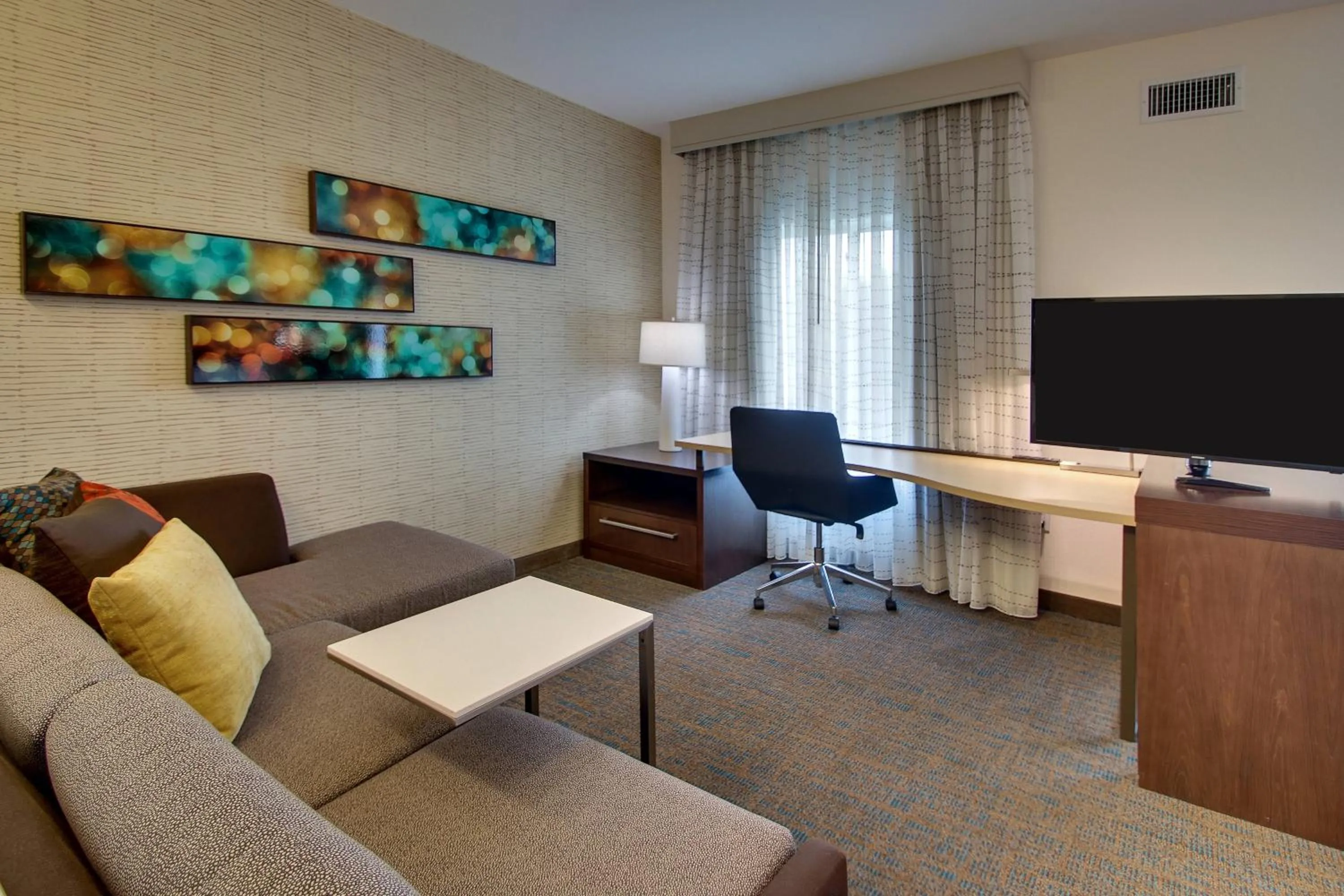 Living room in Residence Inn by Marriott Philadelphia Valley Forge/Collegeville