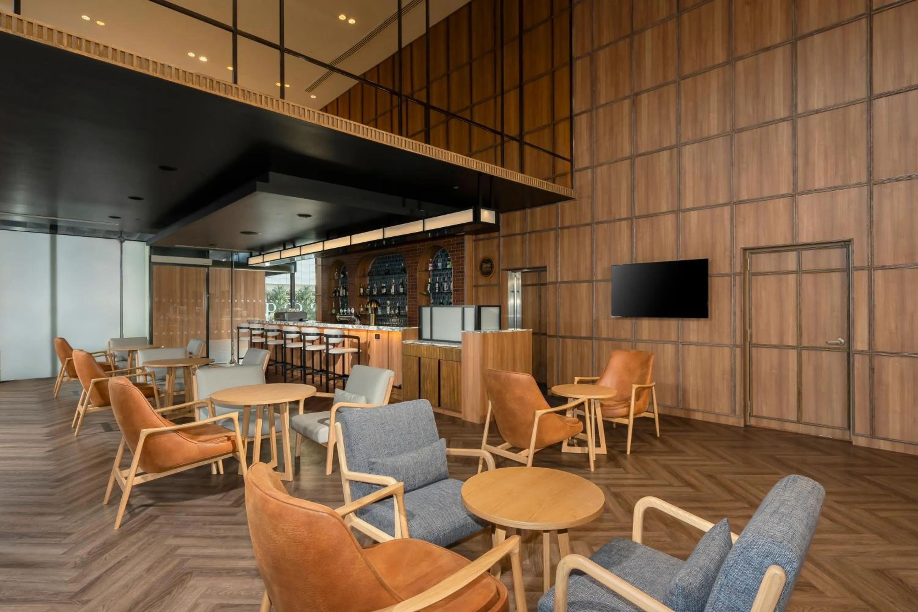 Lounge or bar in Four Points by Sheraton Bangkok Ploenchit Sukhumvit