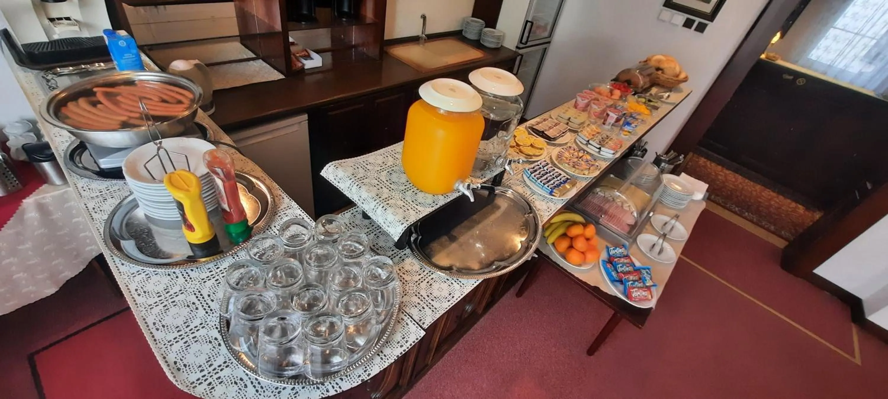 Continental breakfast in Hotel Excellent