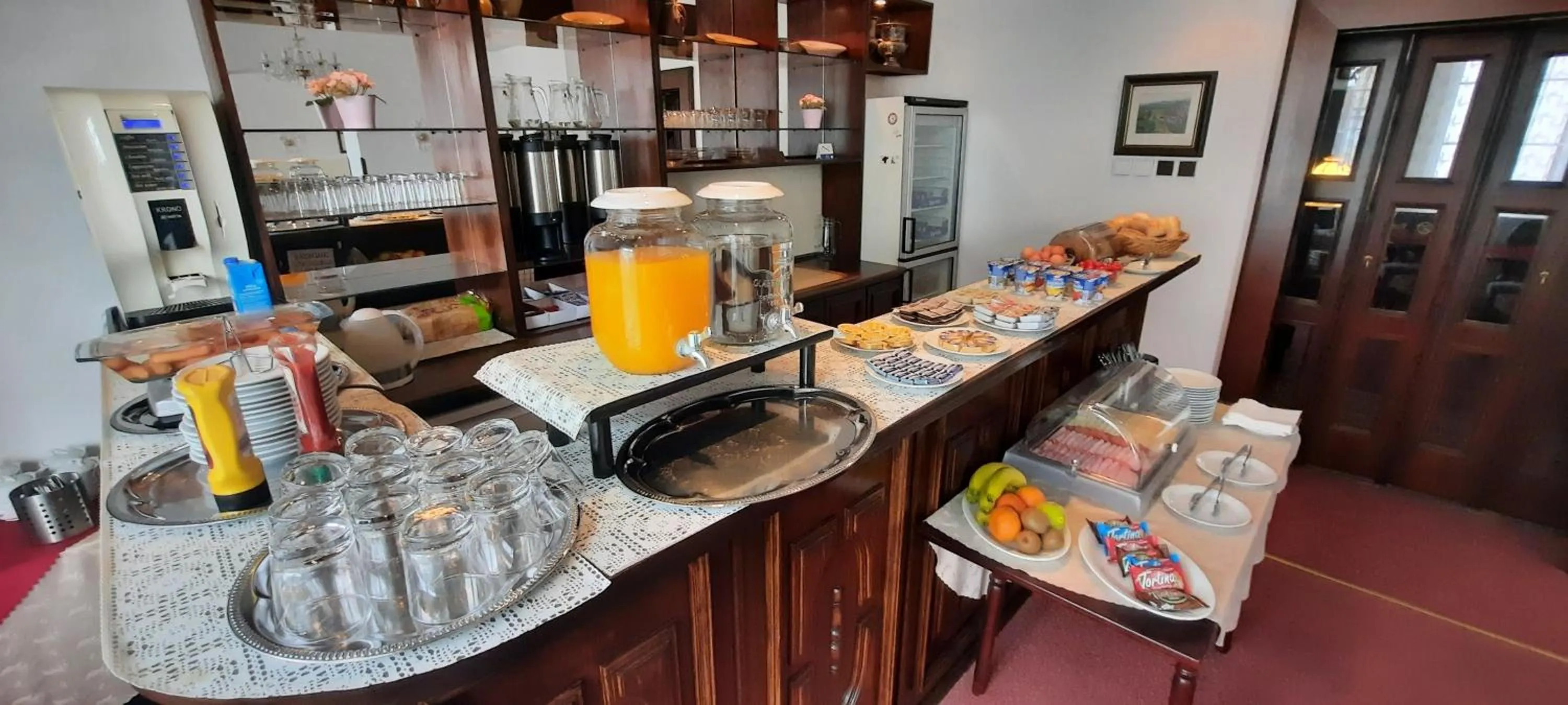 Restaurant/places to eat in Hotel Excellent