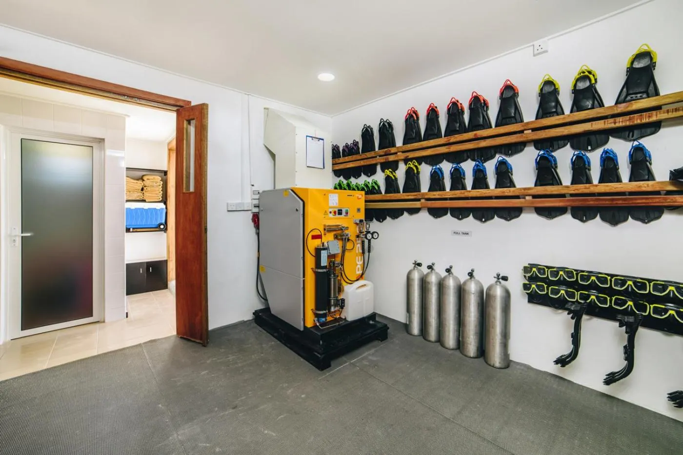 Diving in WAVE SOUND by 3S Maldives